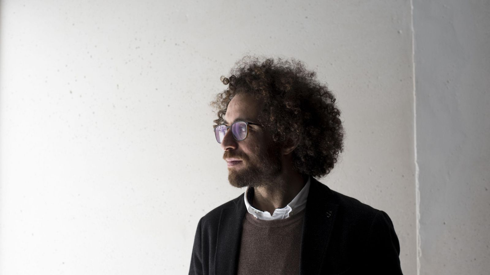 Maarouf empezó a escribir el libro cuando le robaron una libreta con su última colección poética.