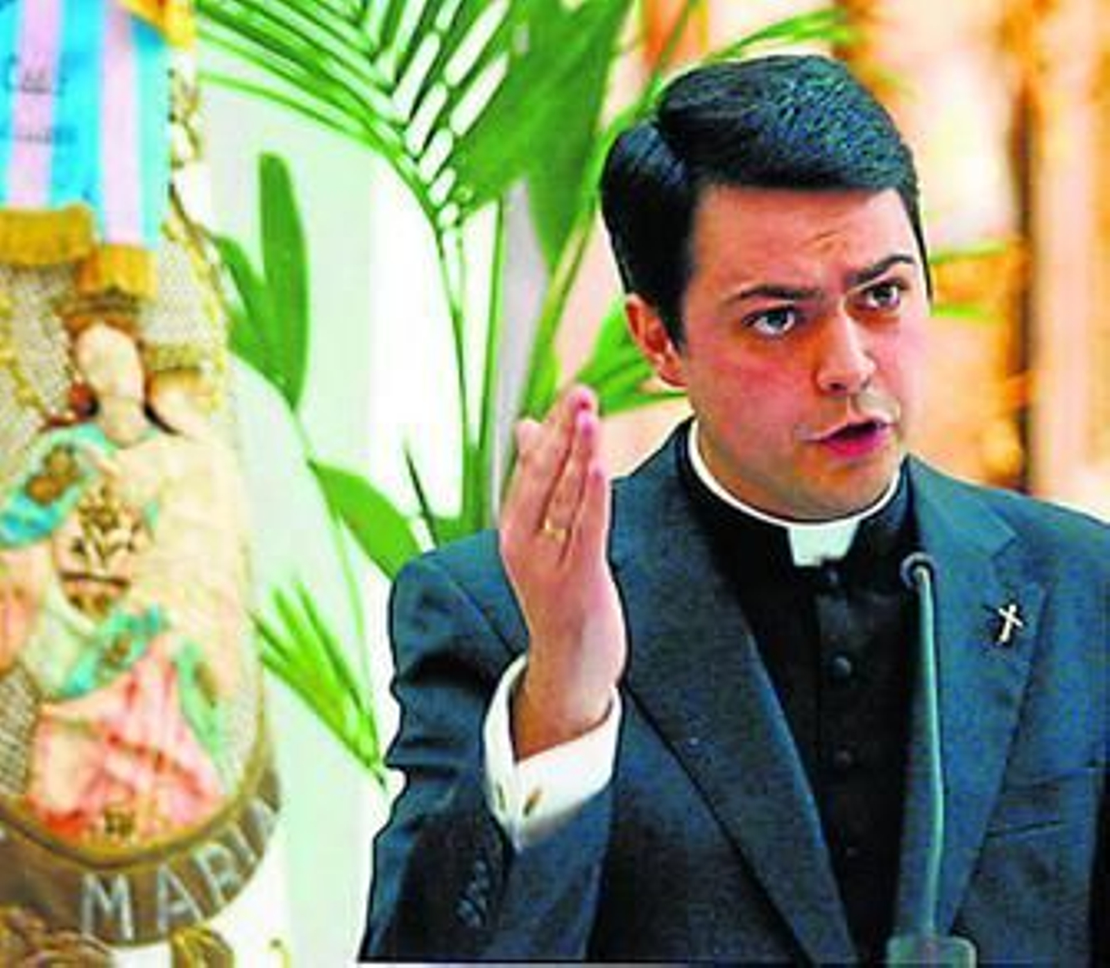 Marco Antonio Huelga durante el pregón de la coronación de María Auxiliadora.