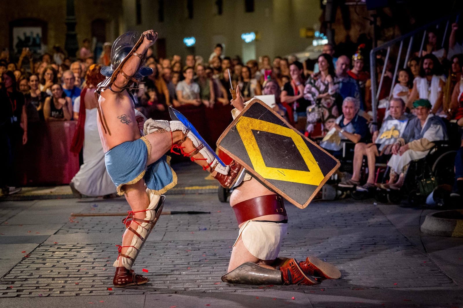 Las imágenes de Gades Romana 2025: la comitiva y el espectáculo inaugural en Cádiz