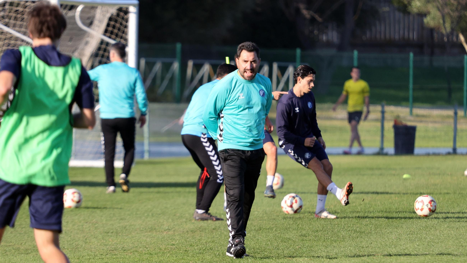 Primer entrenamiento de Antonio Fernández Rivadulla al mando del Xerez DFC