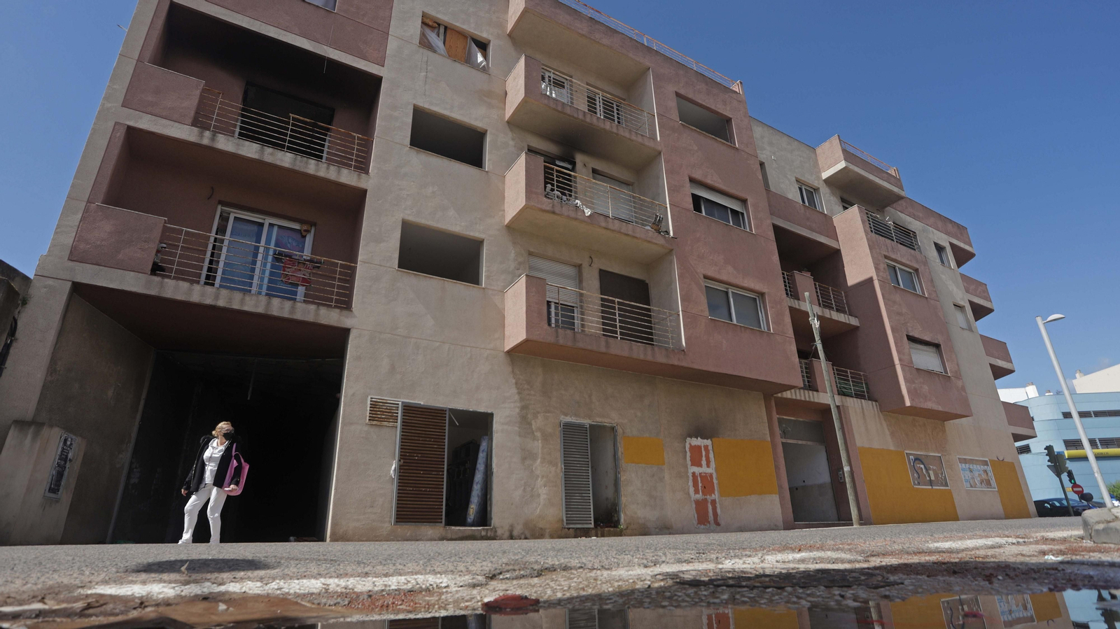 Fotos del edificio okupa de El Secano en Algeciras