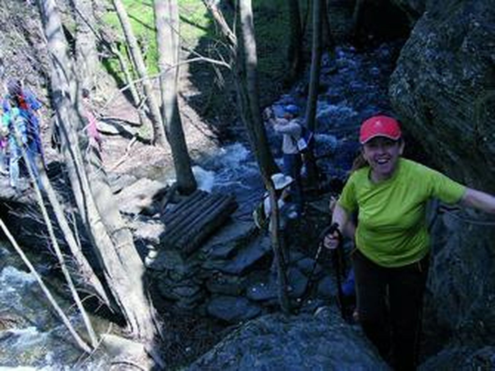 Los senderistas solventaron perfectamente todos los obstáculos de la ruta.