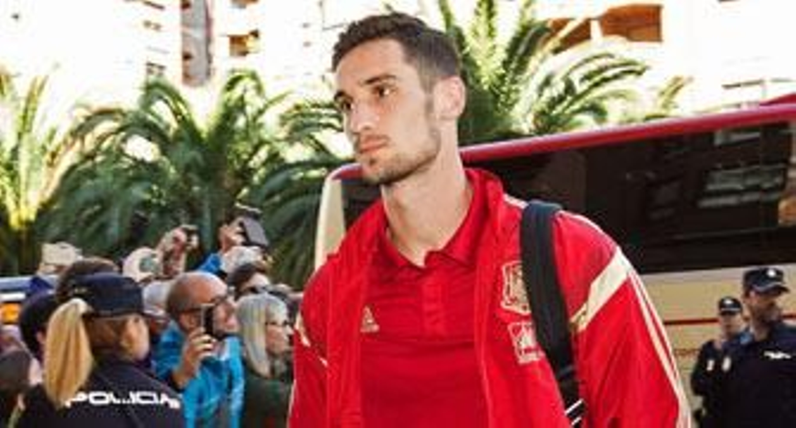 Sergio Rico: "Mientras siga haciéndolo bien con el Sevilla, el debut con la absoluta llegará"