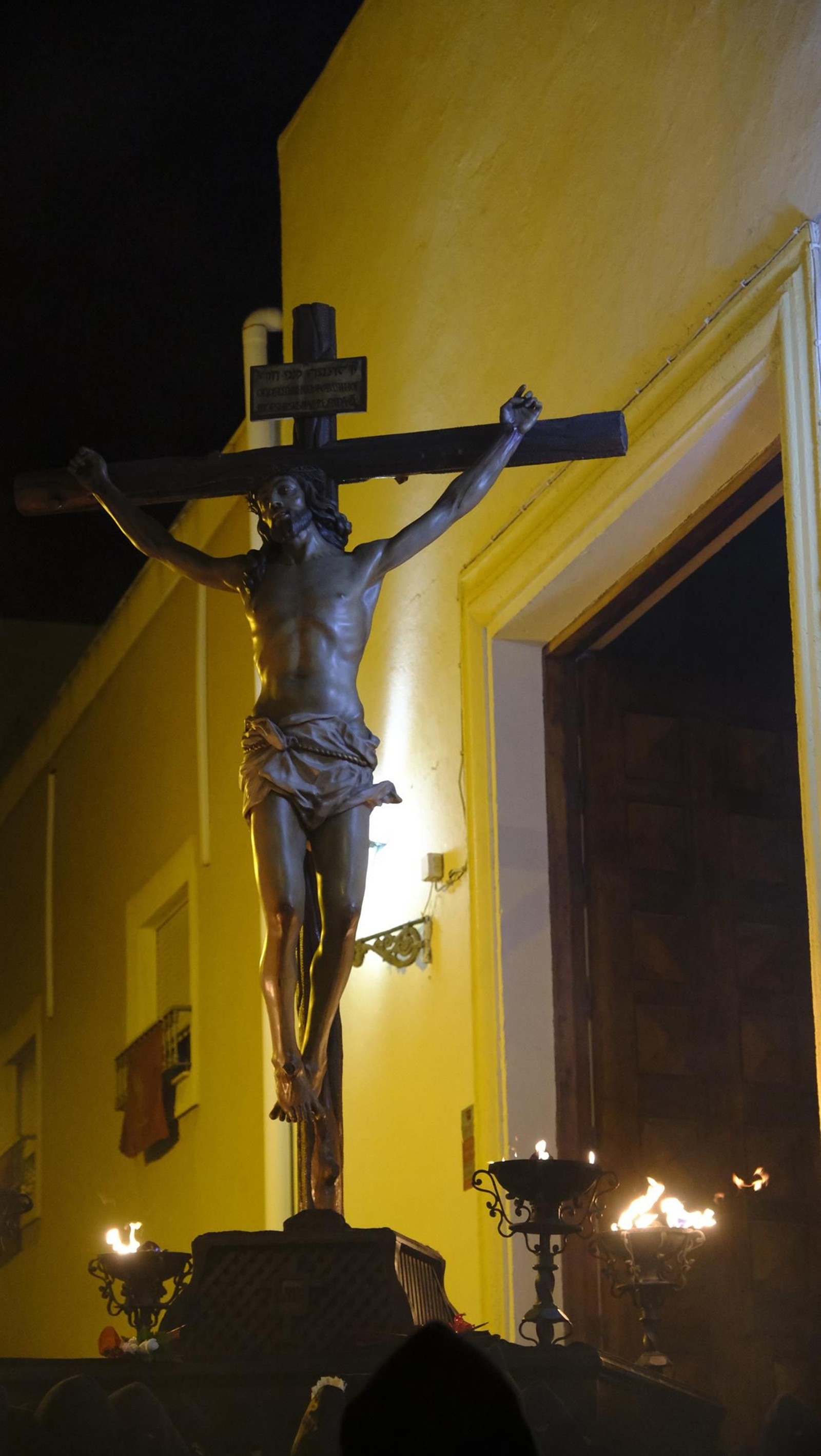 Las mejores imágenes de la Procesión del Perdón, en la noche del Martes Santo en Almería