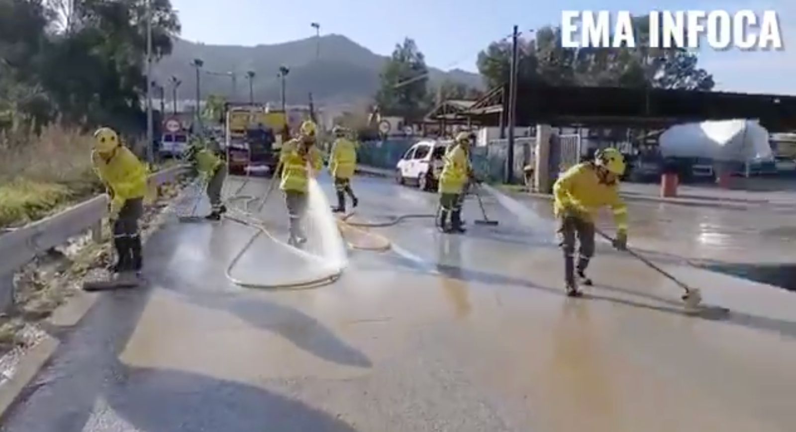 Bomberos del Infoca se emplean a fondo en Cártama