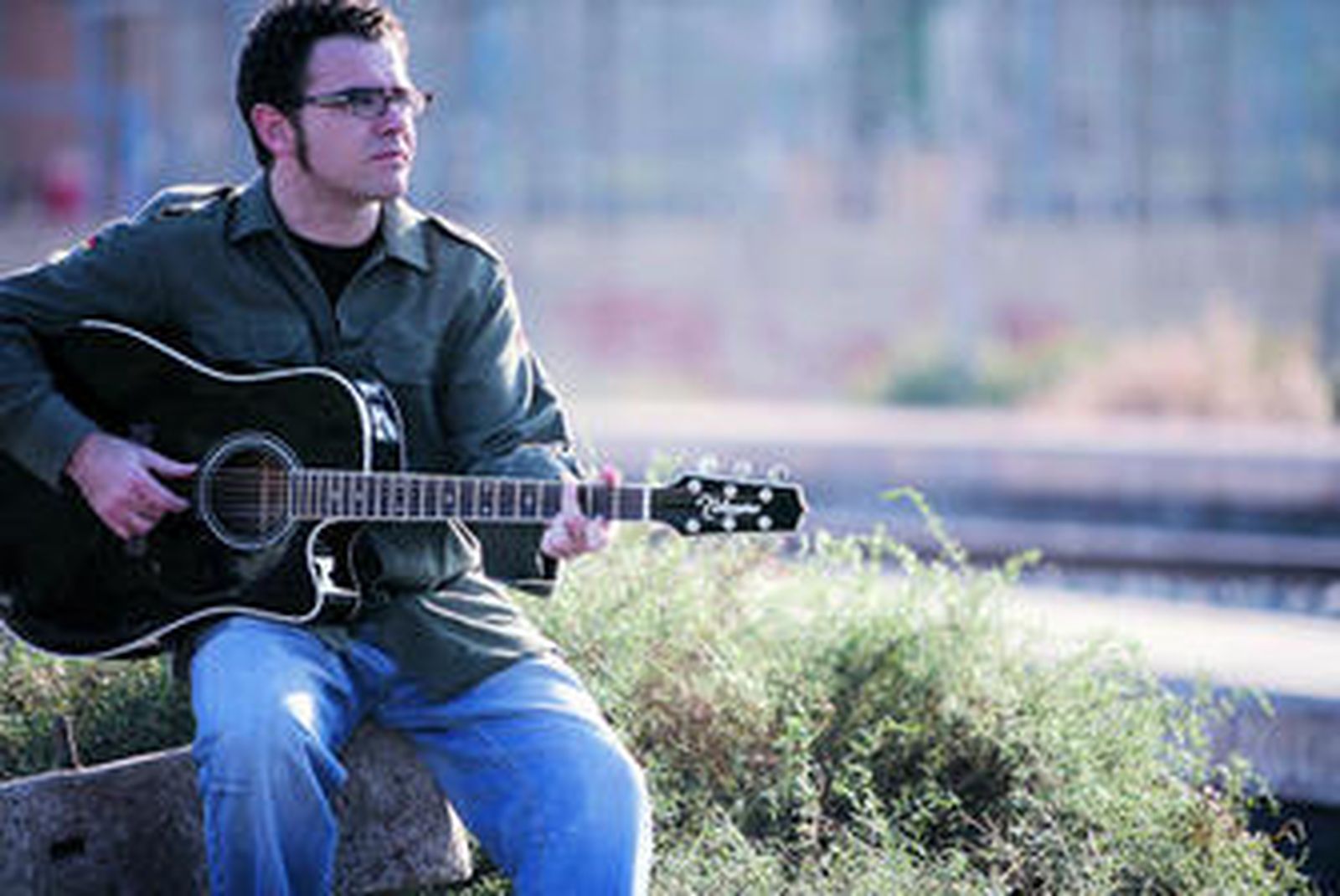 El cantautor almeriense Antonio Álvarez repite en el festival granadino.