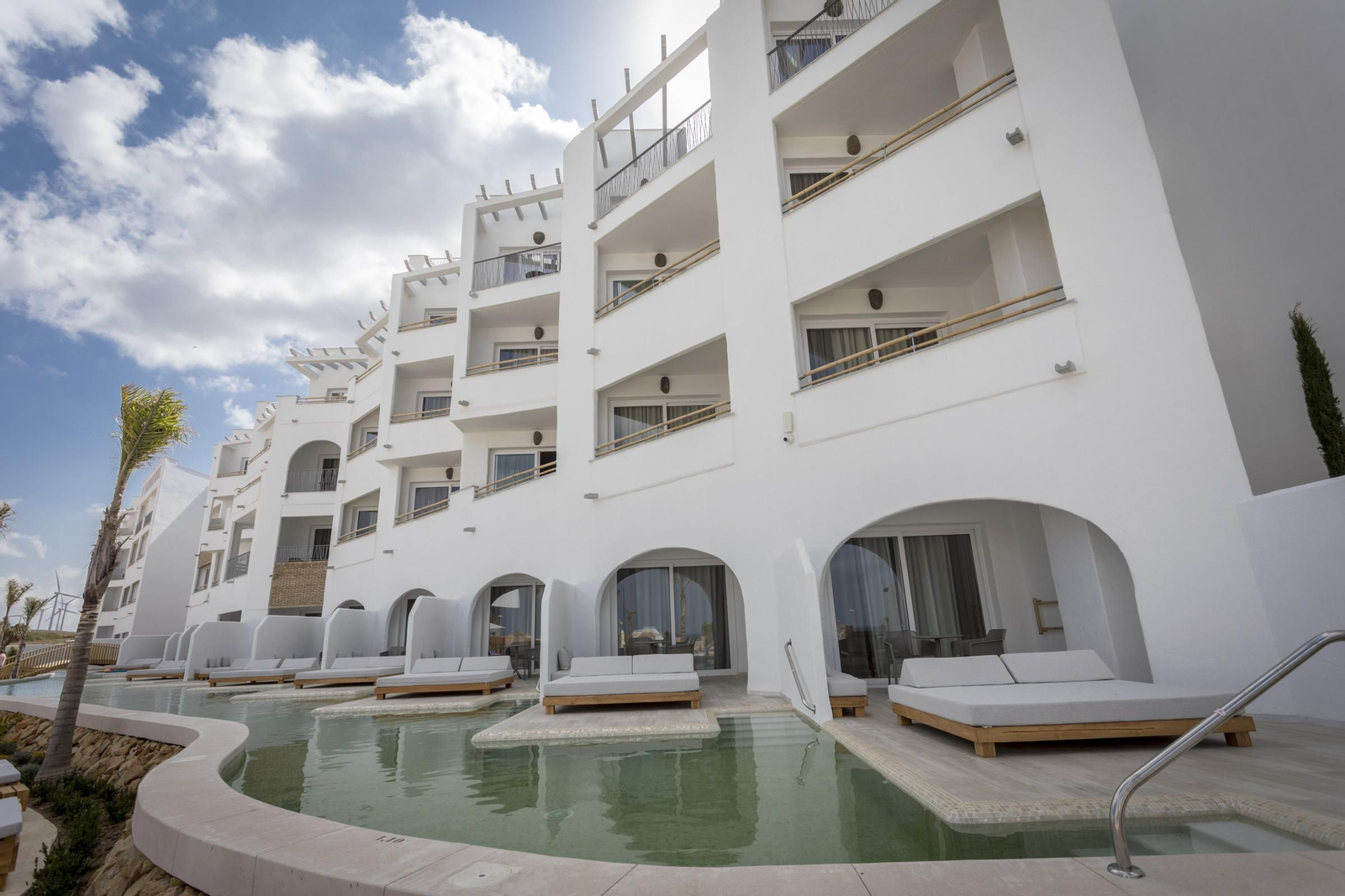 El hotel Zahara Beach & Spa, en imágenes