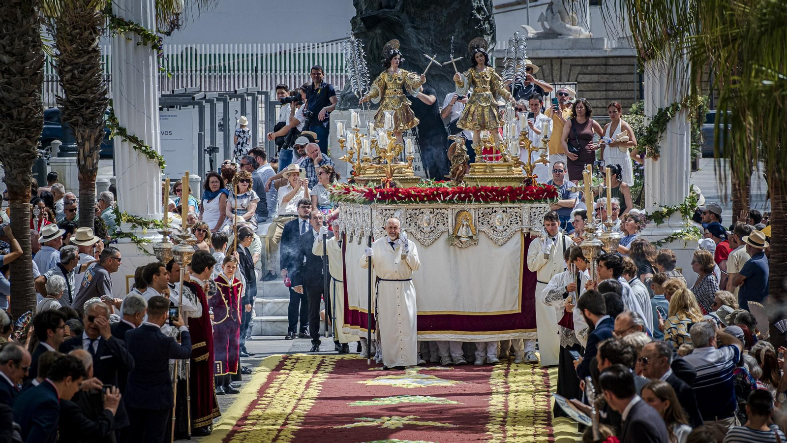 Búscate entre las imágenes del Domingo de Corpus en Cádiz