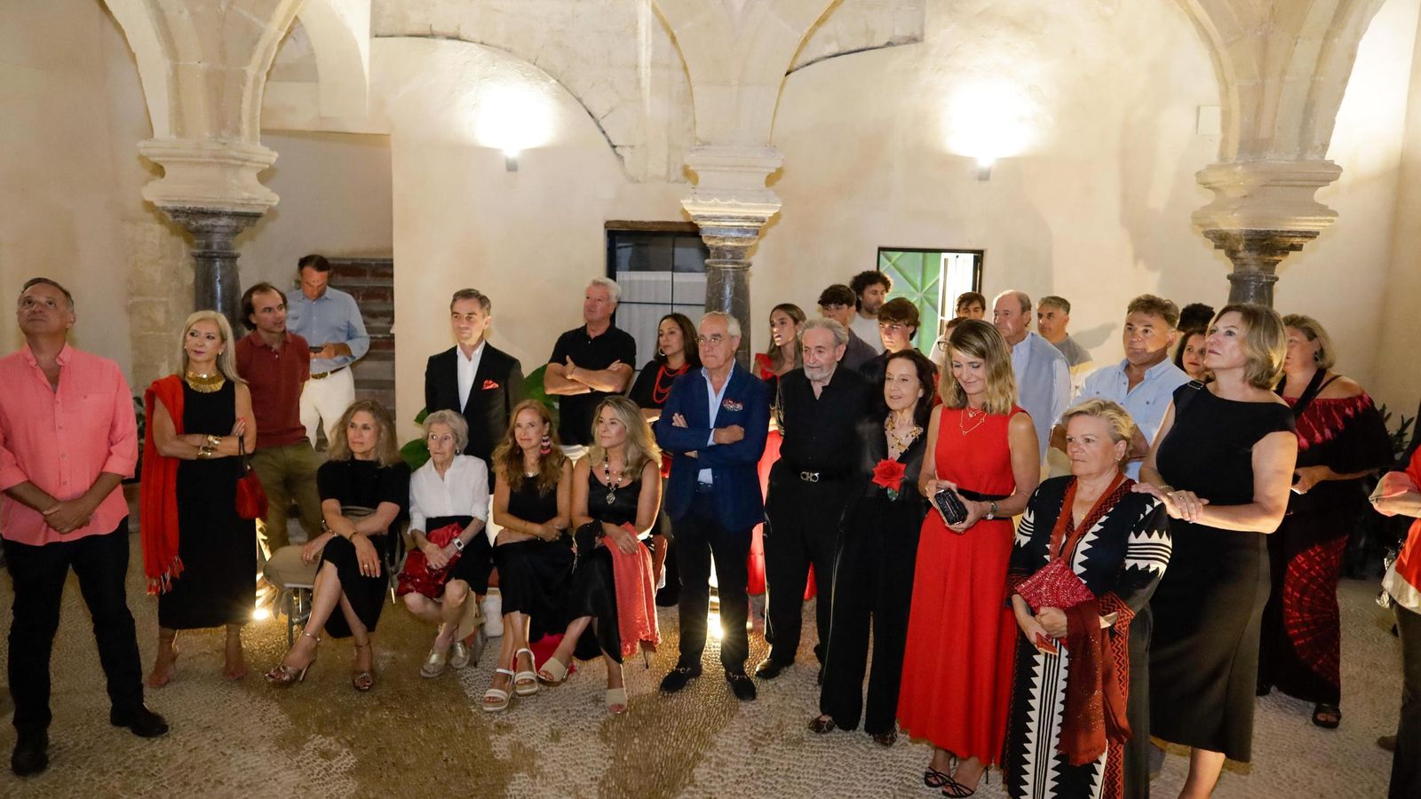 Imagen de los asistentes a la inauguración.