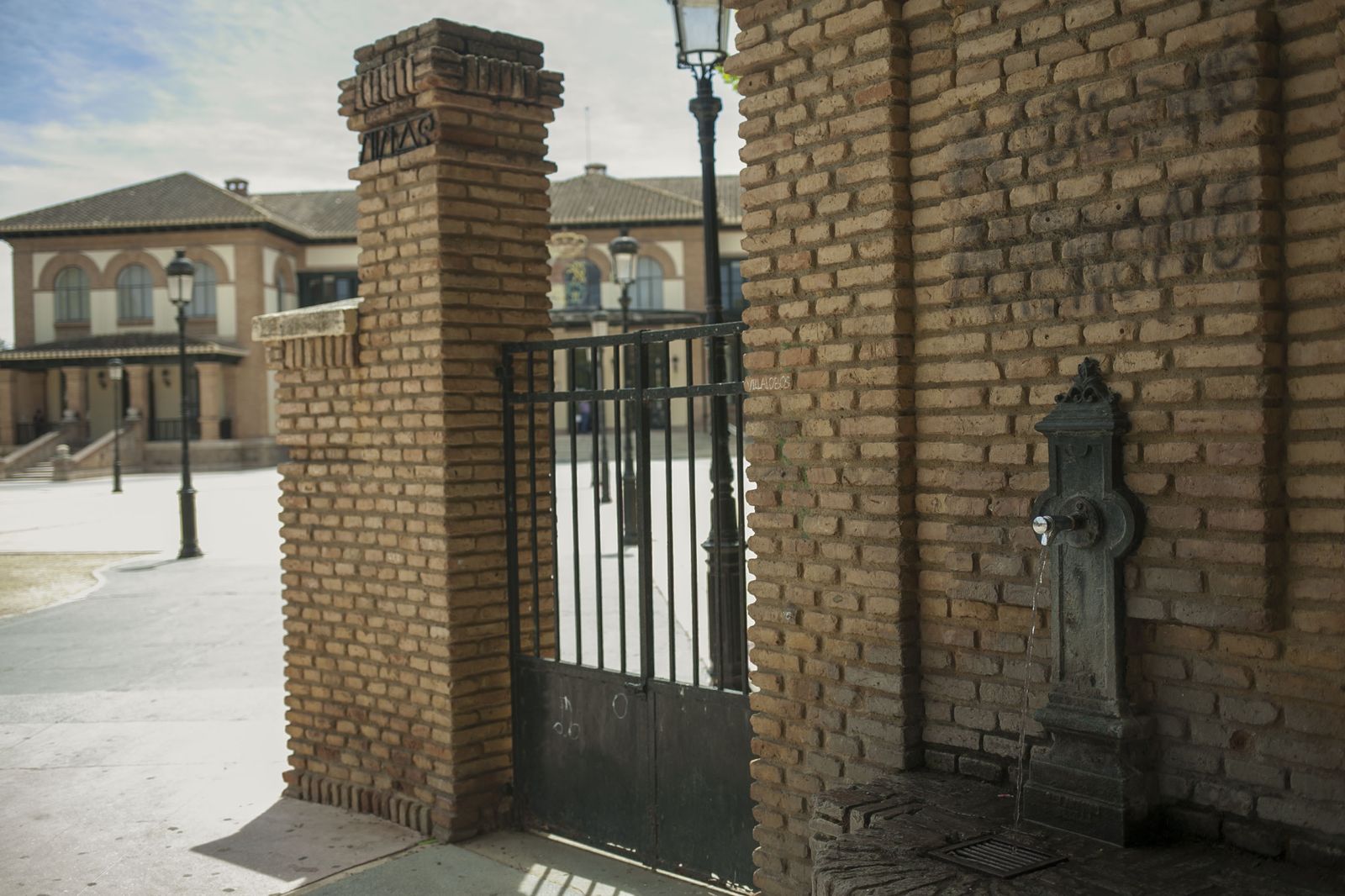 Fuente situada en la plaza del Ayuntamiento de Campillos.