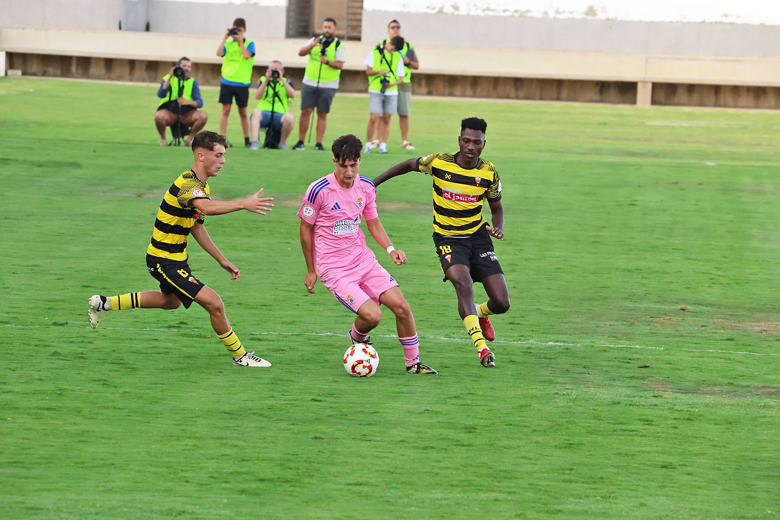 Imágenes del Trofeo de la Bella entre el San Roque de Lepe y el Recreativo de Huelva