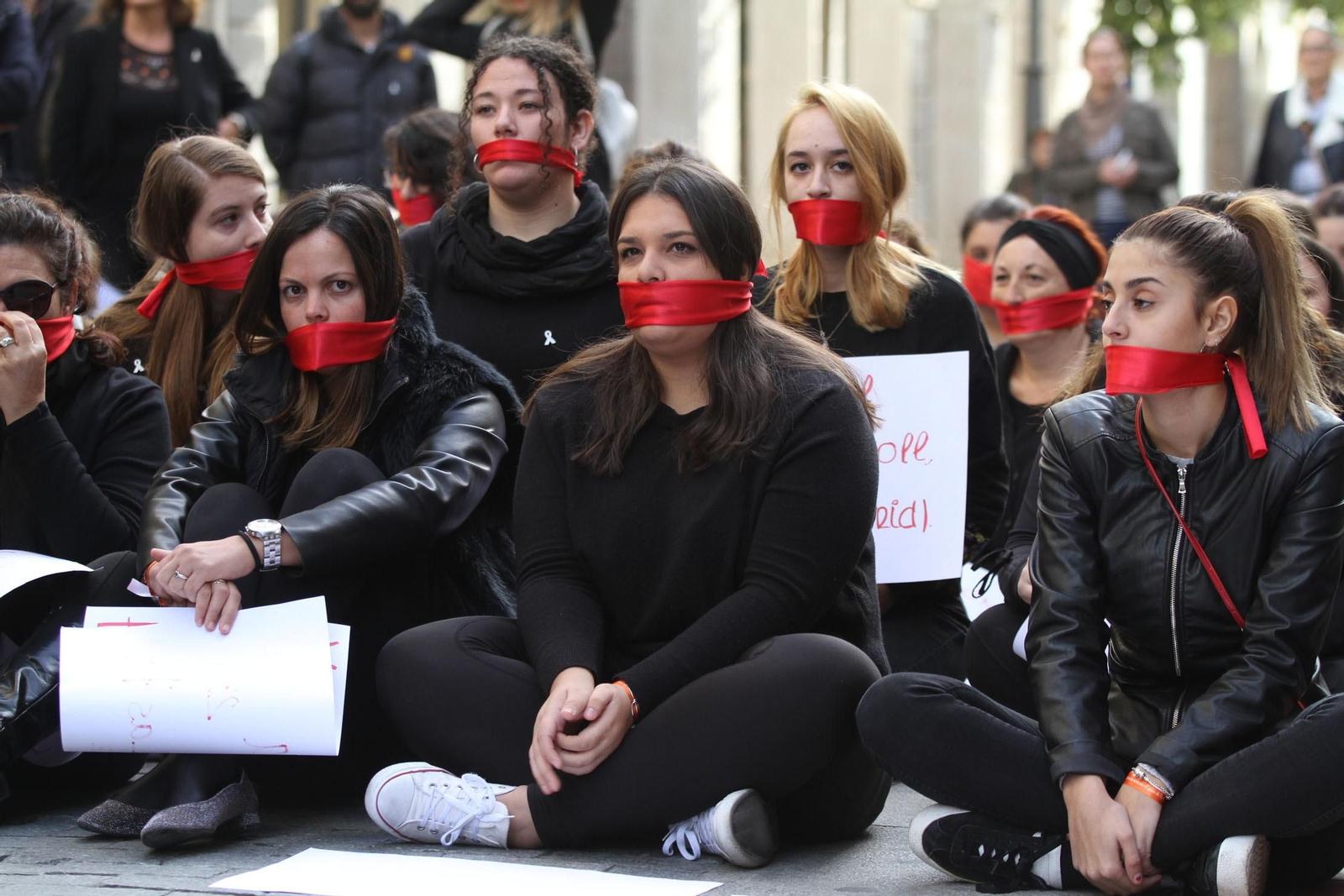 Lectura de manifiesto de violencia contra la mujer
