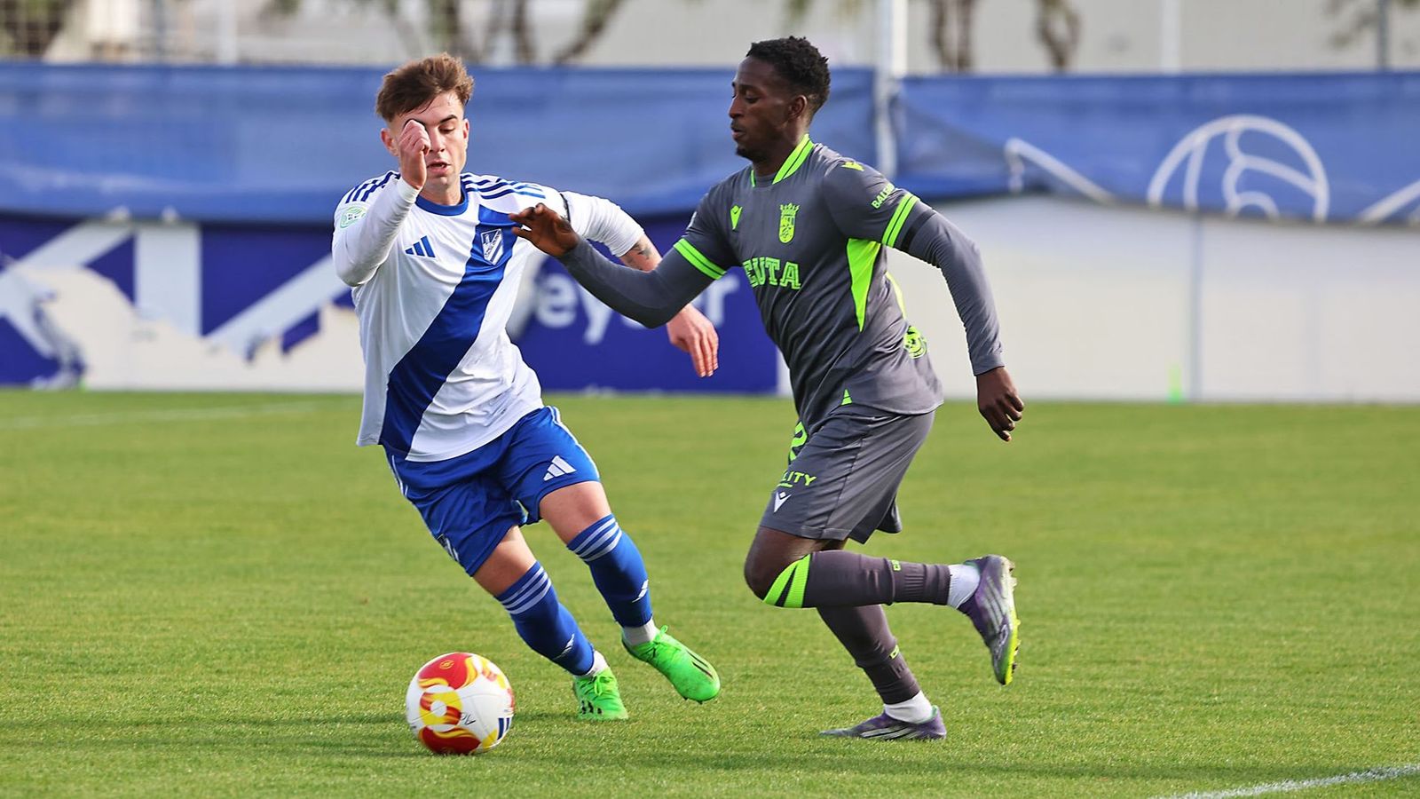Un lance del último partido del Atlético Onubense en la Ciudad Deportiva.