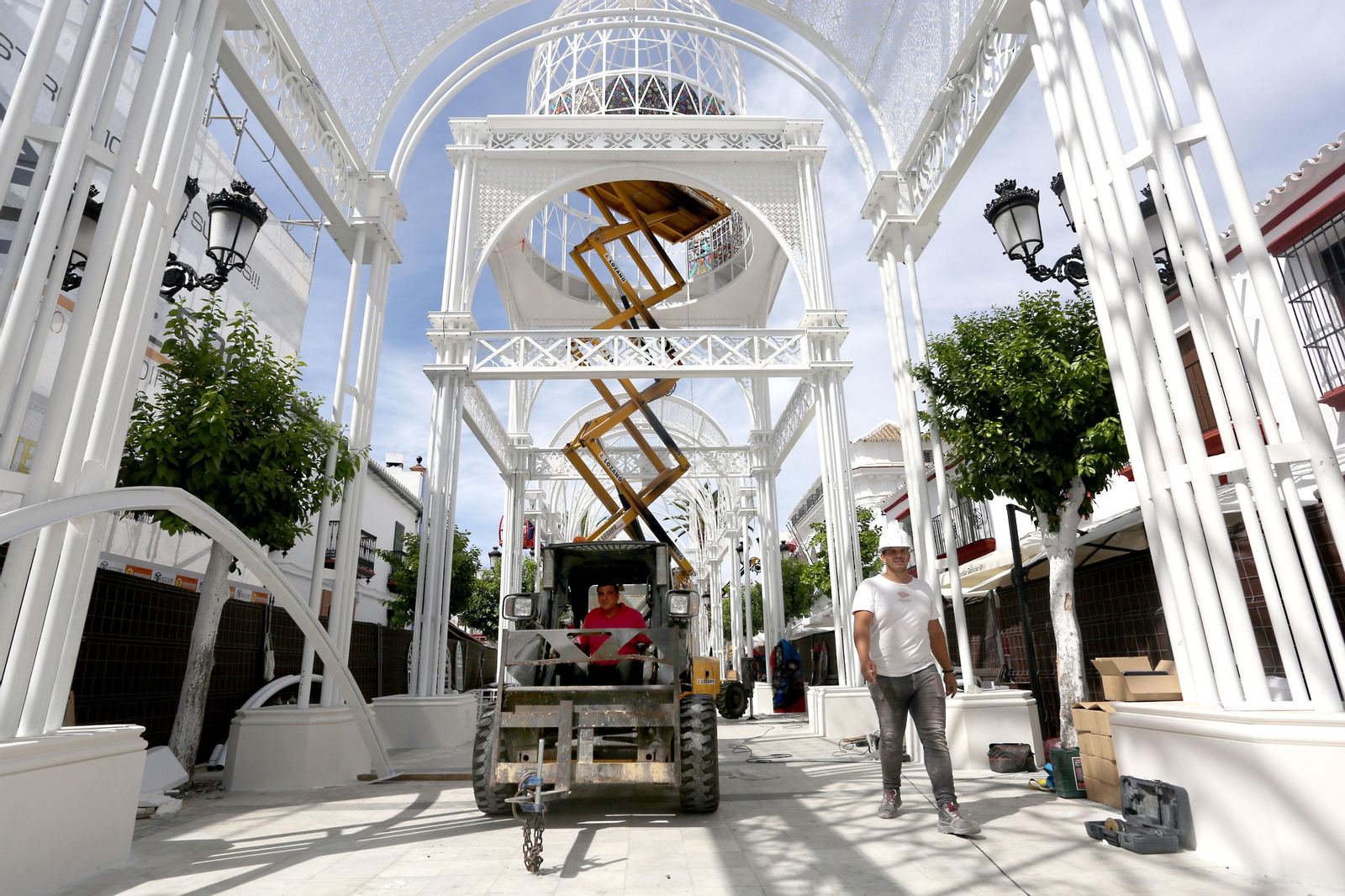 Imágenes de los preparativos en almonte y el Rocío para la venida de la Virgen