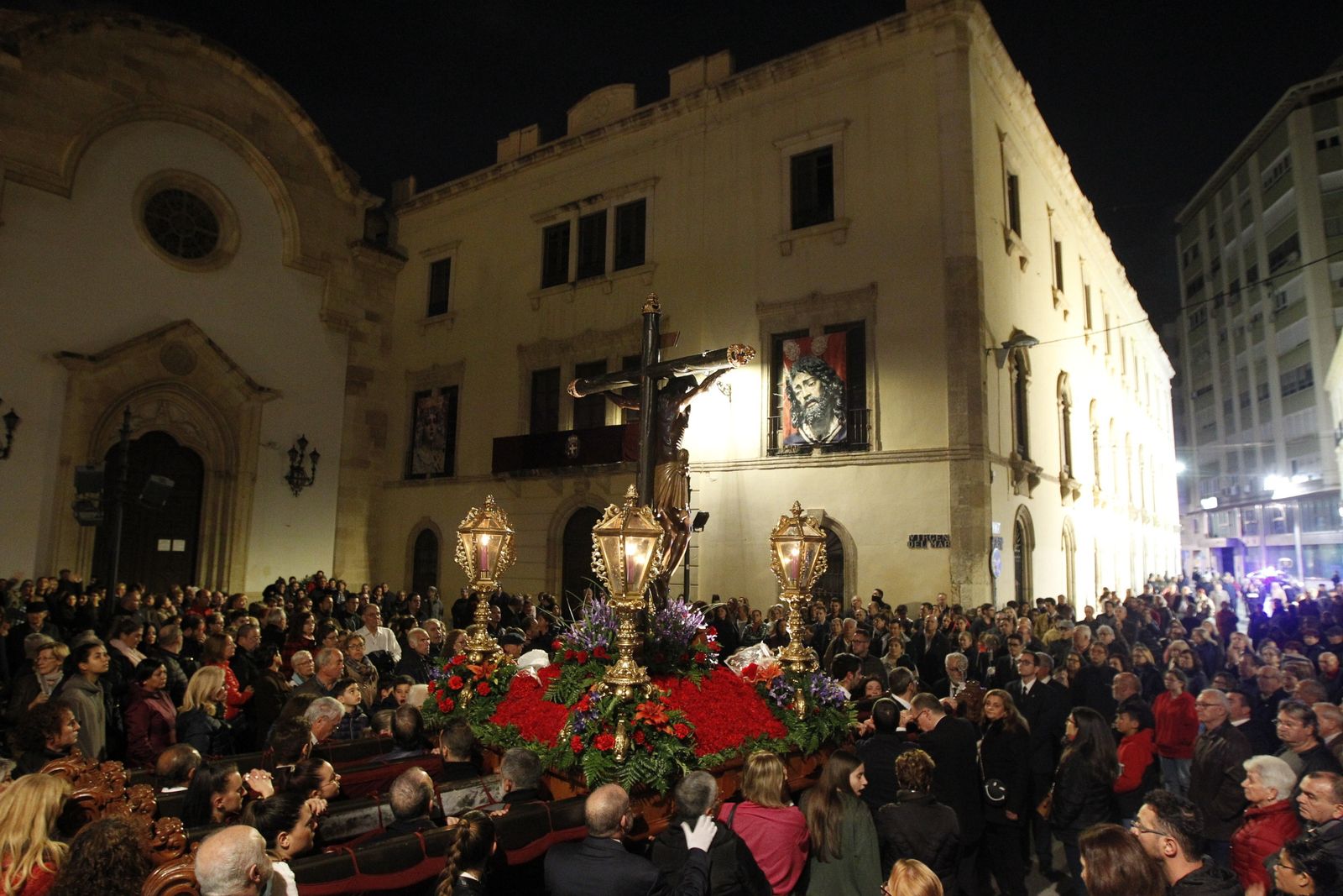 Imágenes Via Crucis Santo Cristo de la Escucha. Semana Santa Almería 2019