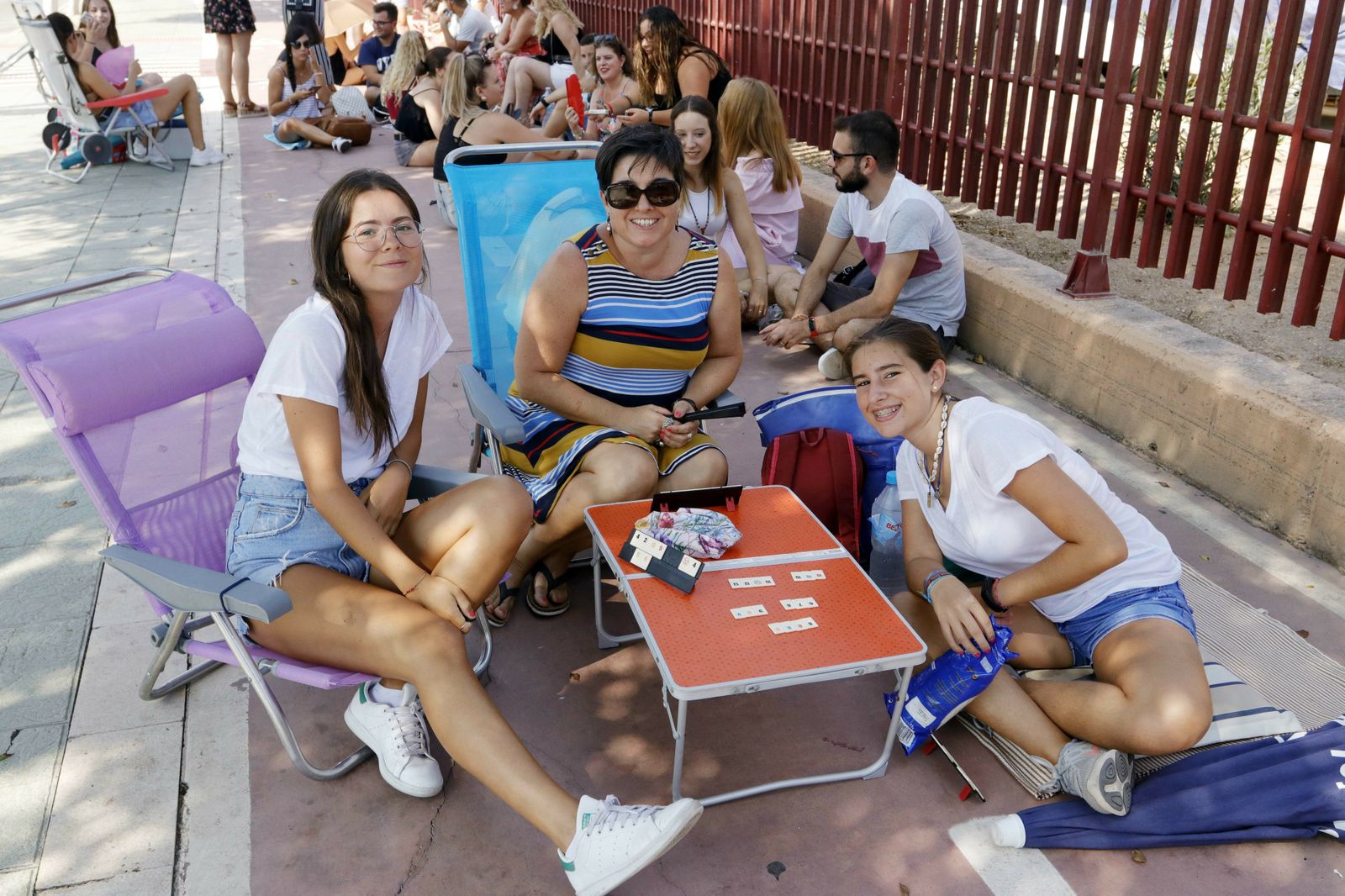 Fotogalería de los fans que esperan en cola para el concierto de David Bisbal