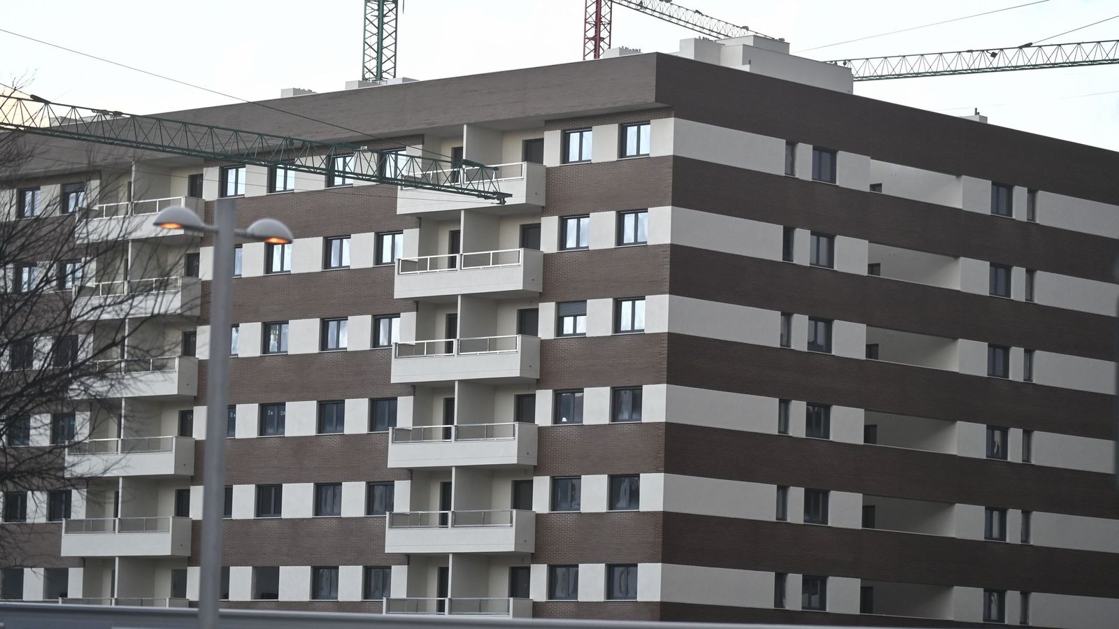 Un edificio 'cebra' de los barrios nuevos de Córdoba