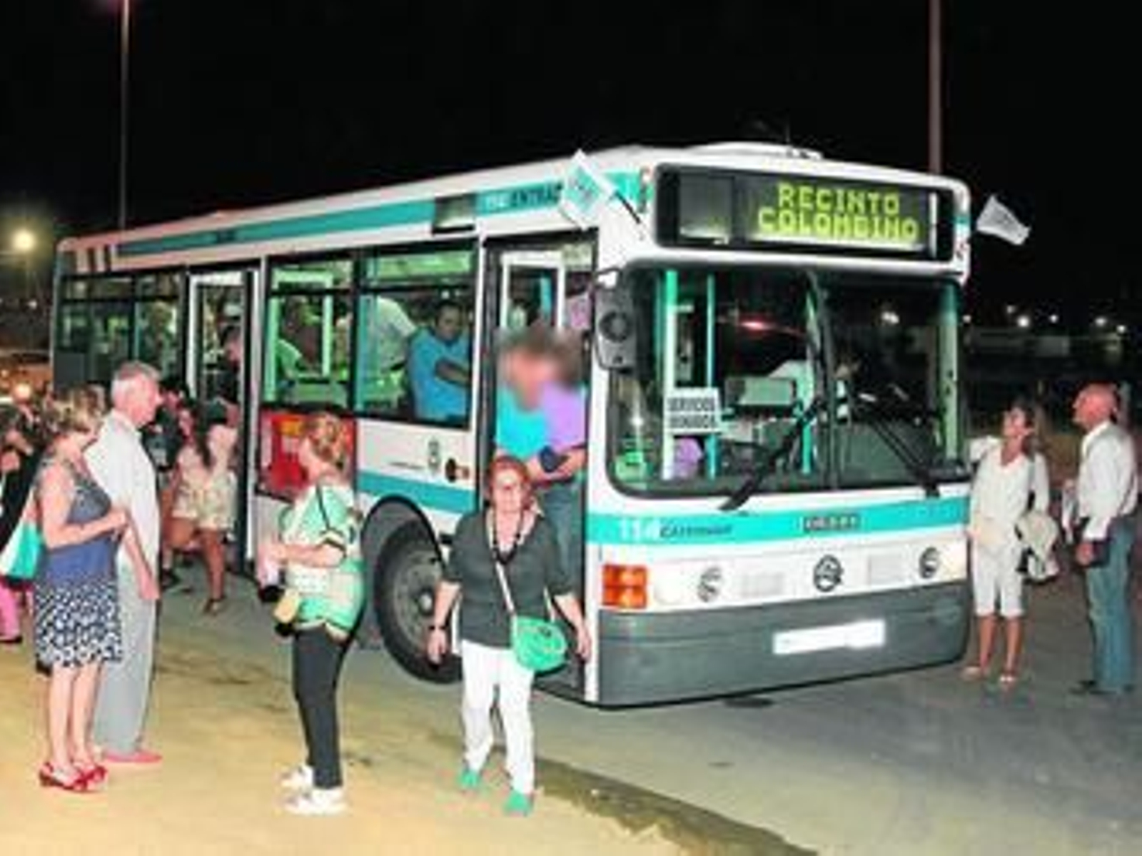 Autobús en servicios mínimos durante las pasadas Fiestas Colombinas.