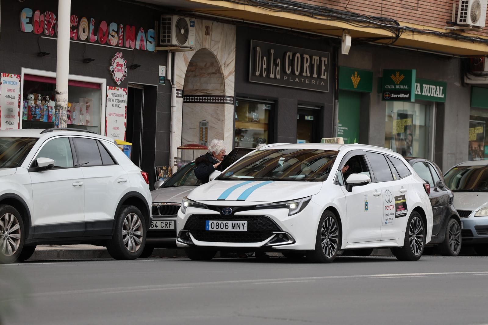 Un servicio de taxi este lunes en Huelva capital.