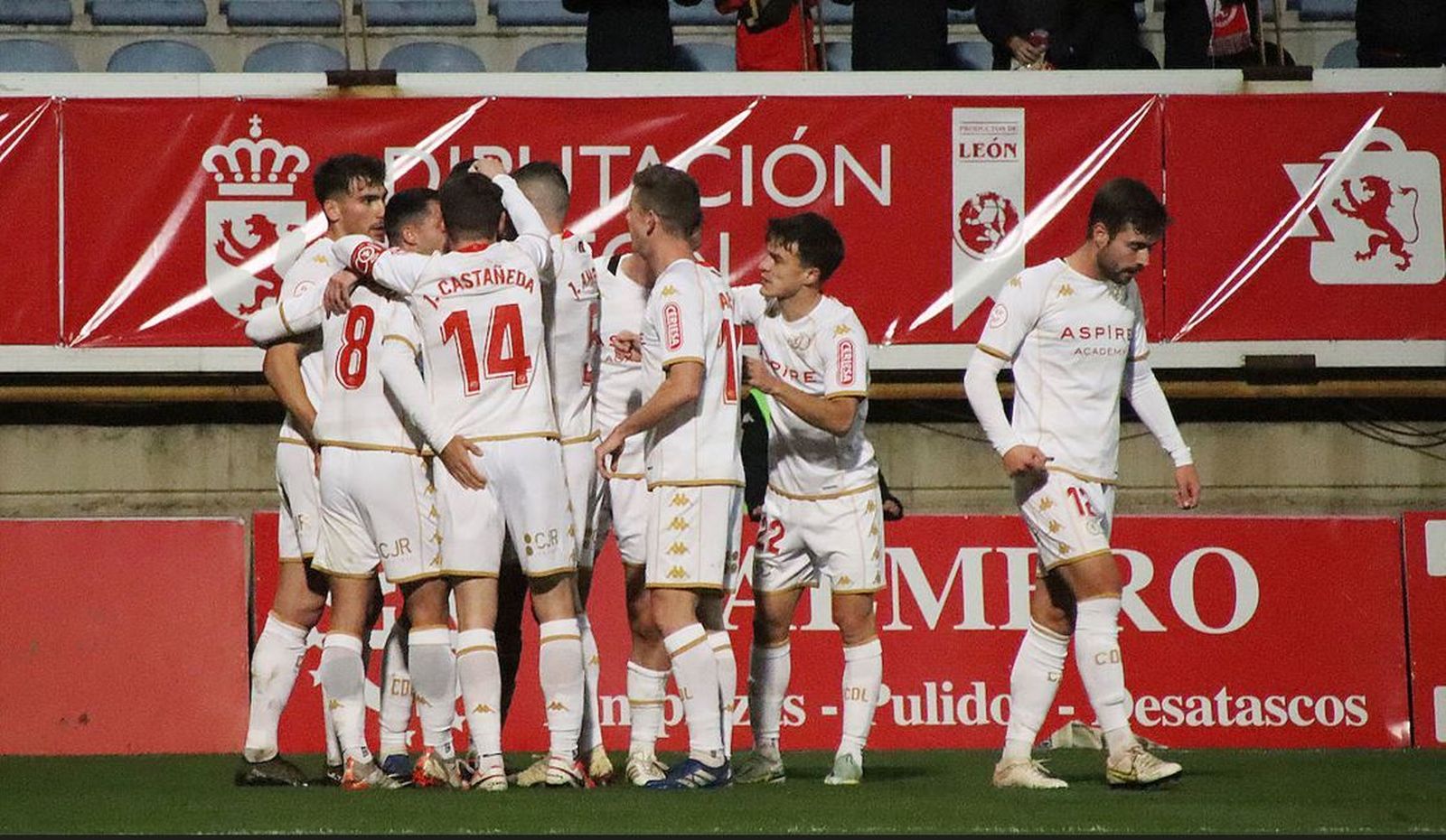 Jugadores de la Cultu celebran un gol