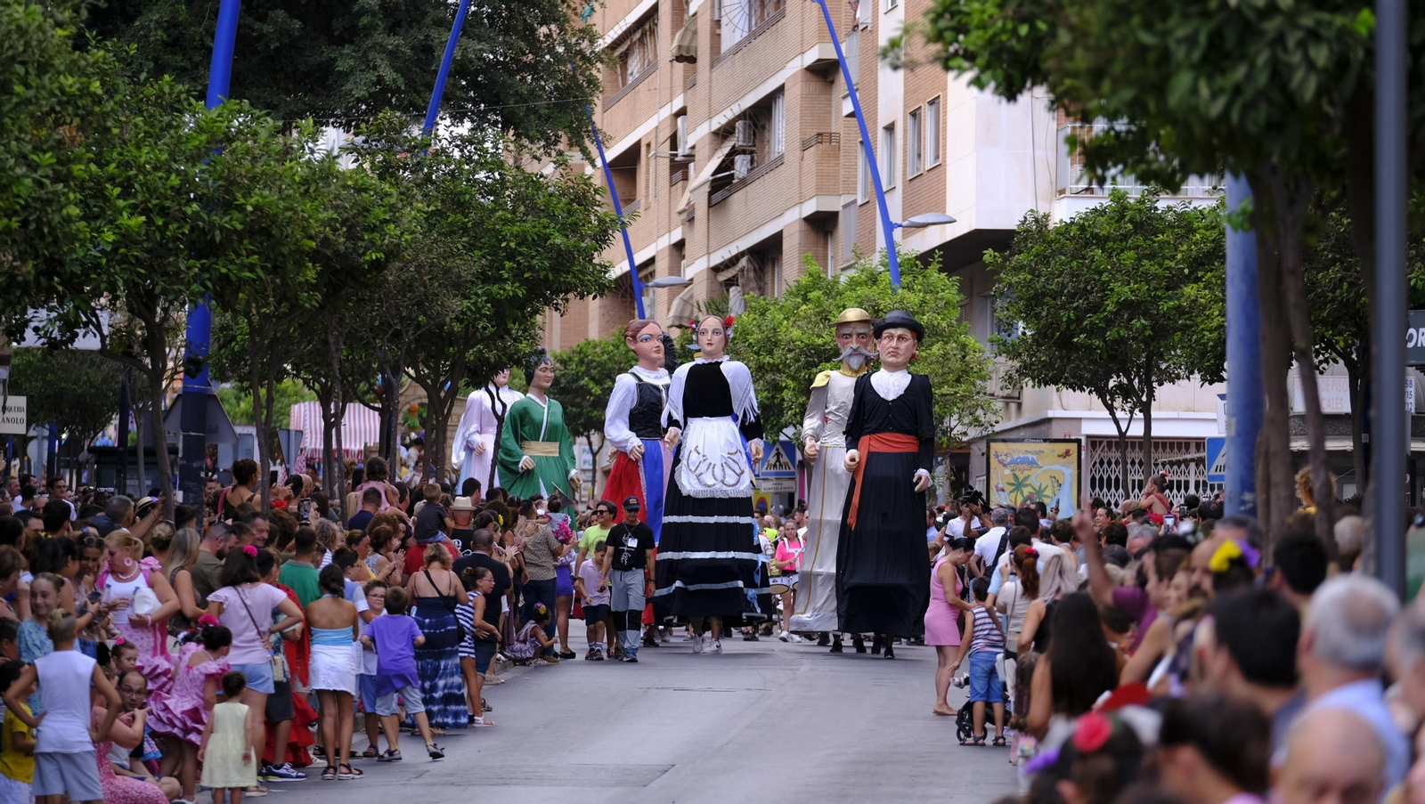 Las mejores imágenes de la Batalla de Flores de Almería