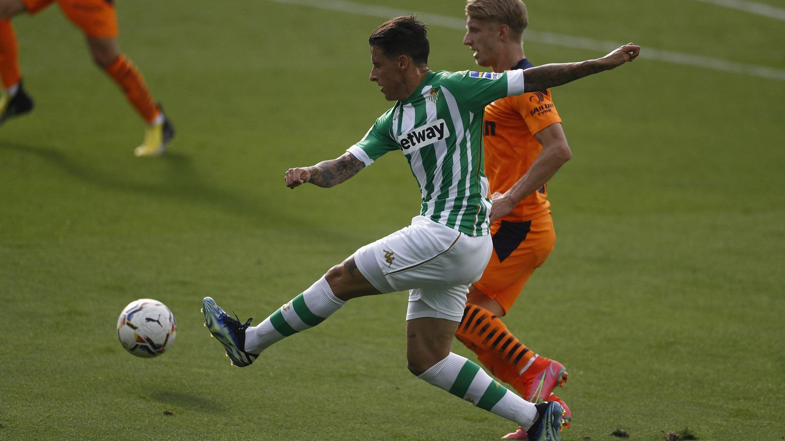 Tello centra ante Wass.