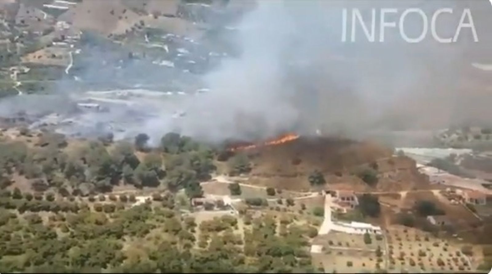 El incendio ha ocasionado una nube de humo