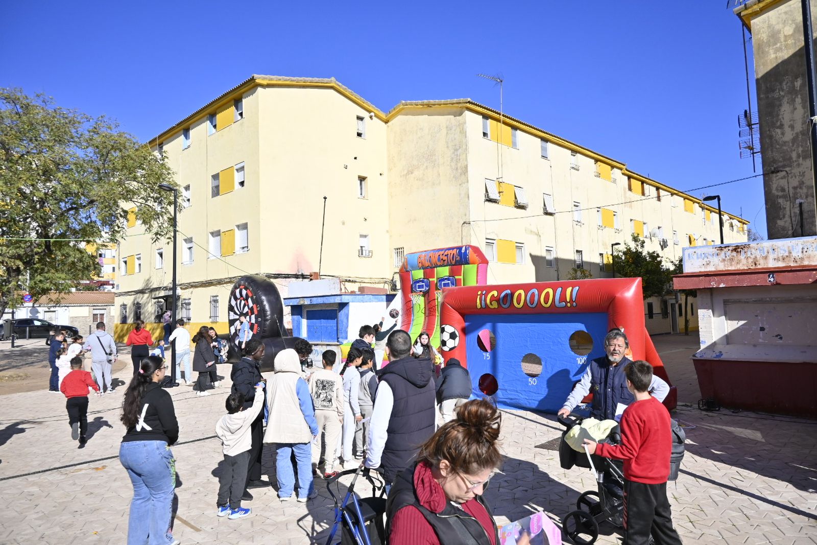 Las fotografías de los juegos de navidad para los niños de Pérez Cubillas