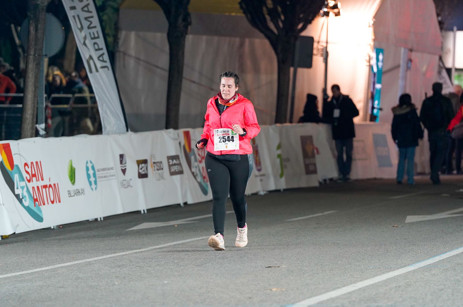 En imágenes: búscate en tu llegada a meta de la Carrera de San Antón 2026 (5)