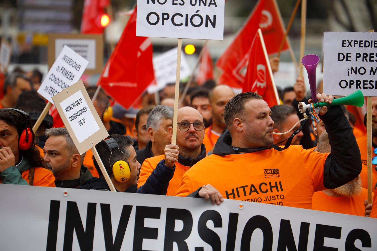 La manifestación de los trabajadores de Hitachi Energy en Córdoba, en imágenes