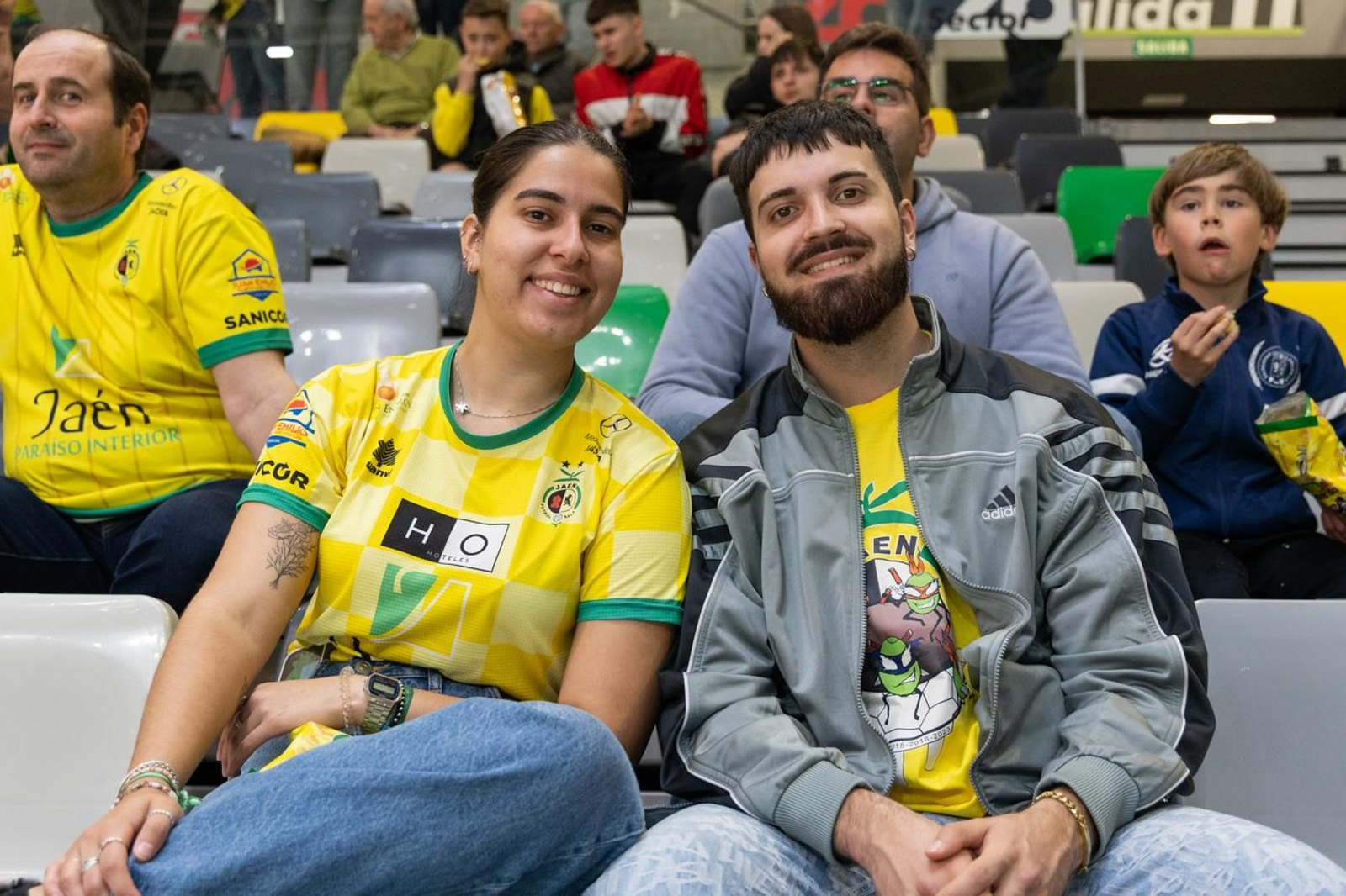 En imágenes: la afición y mejores jugadas del Jaén FS - Jimbee Cartagena