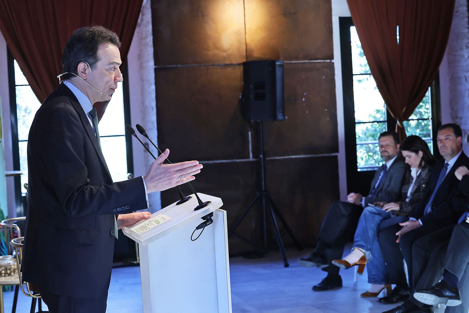 Fotografías del Foro Gerardo Rojas con la intervención de Arturo Gonzalo Aizpiri Consejero Delegado de Enagás
