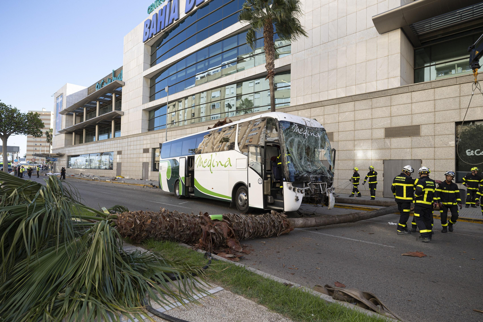 Las imágenes del accidente de autobús que ha conmocionado a Cádiz