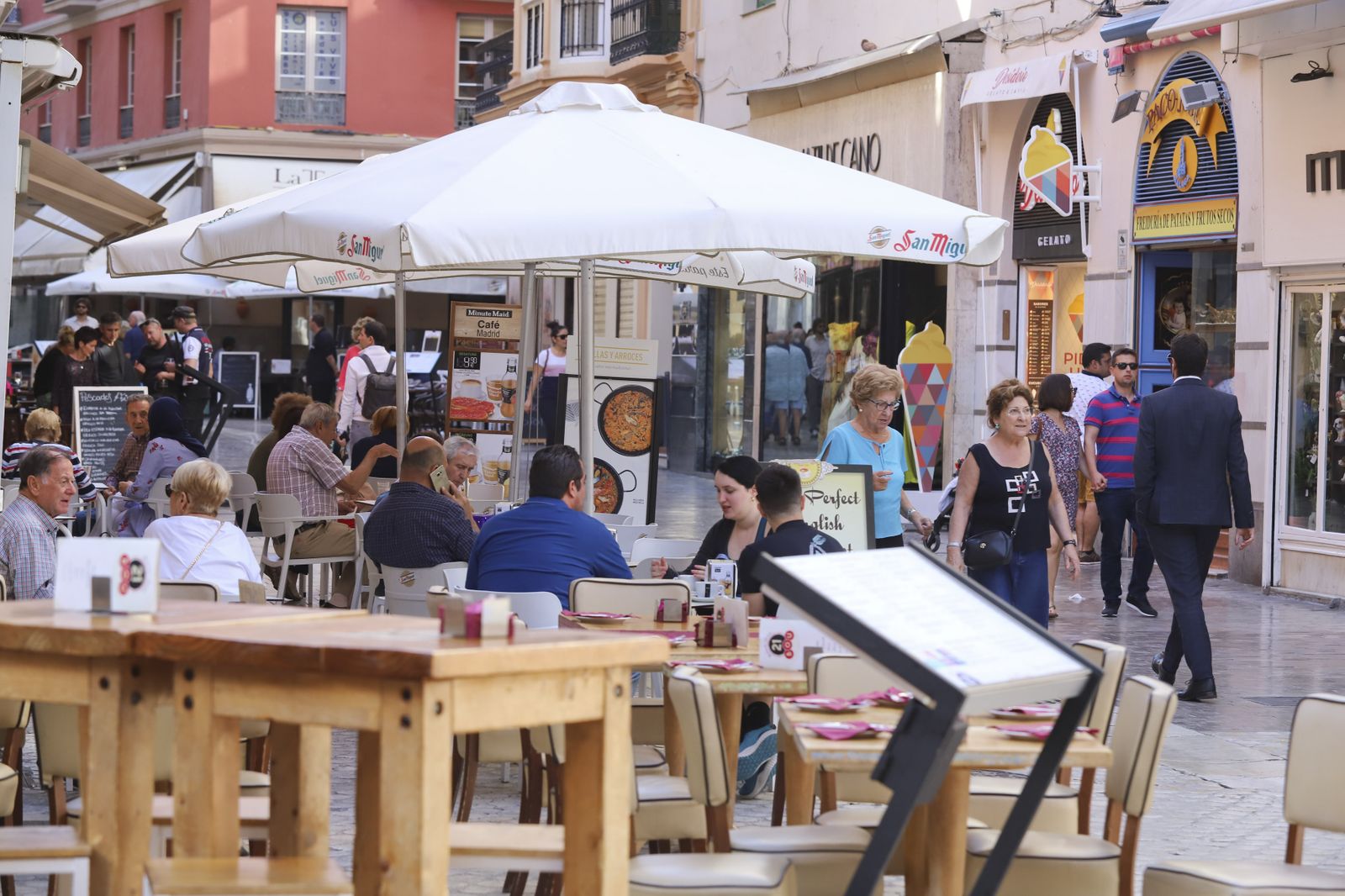 Terrazas de varios bares en el Centro de Málaga.