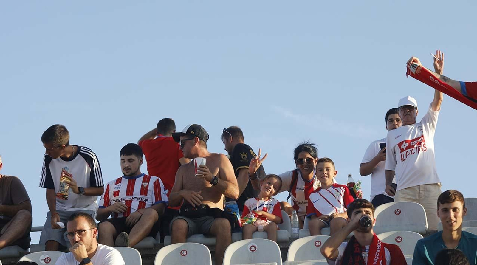 Búscate entre los aficionados del Algeciras CF - Sevilla Atlético en el Nuevo Mirador