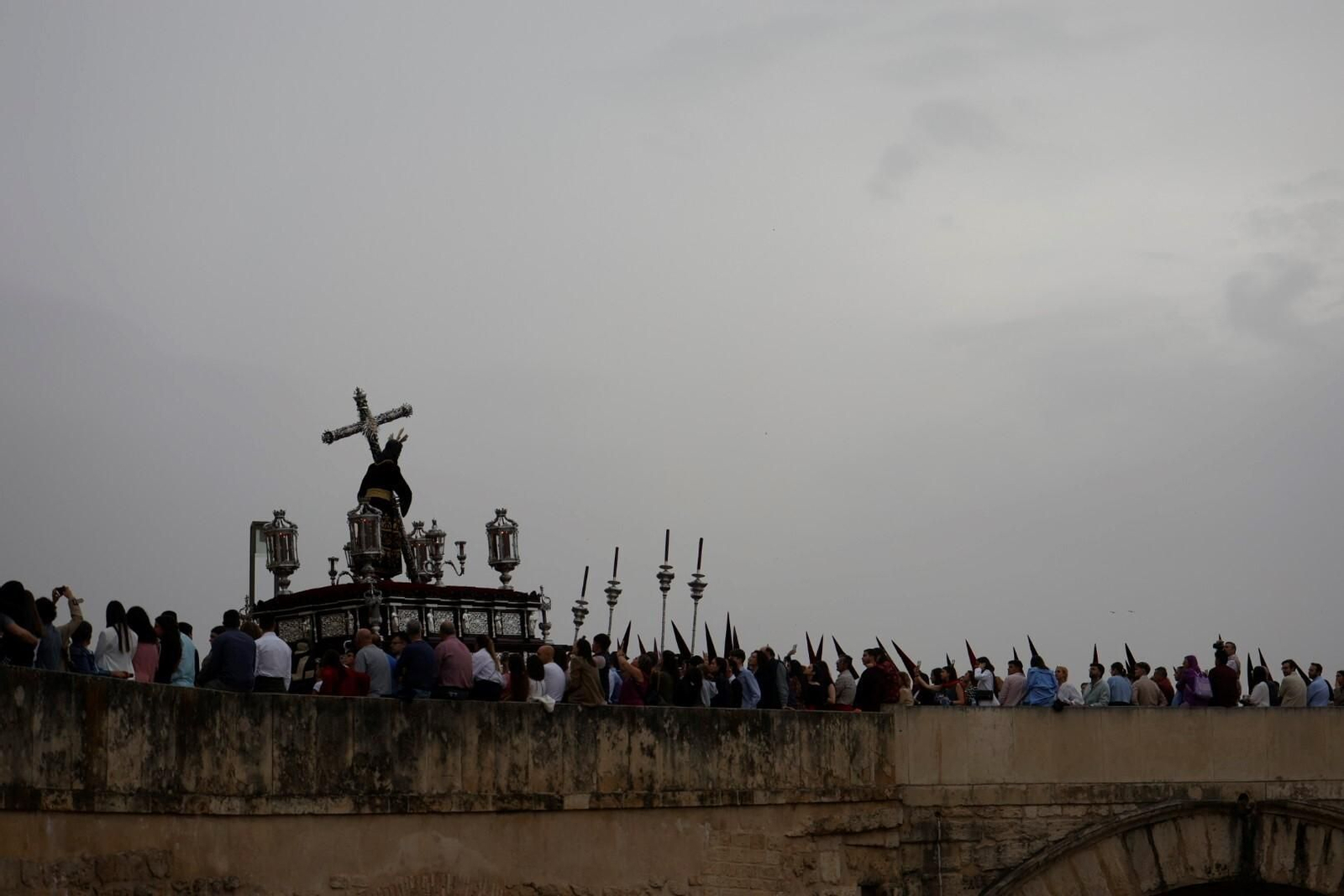 La procesión de la Vera-Cruz de Córdoba en este Domingo de Ramos, en imágenes