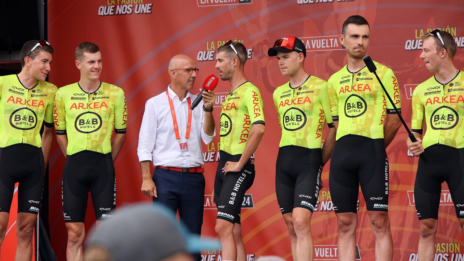 Así fue la salida de la Vuelta España desde Carrefour Sur en Jerez