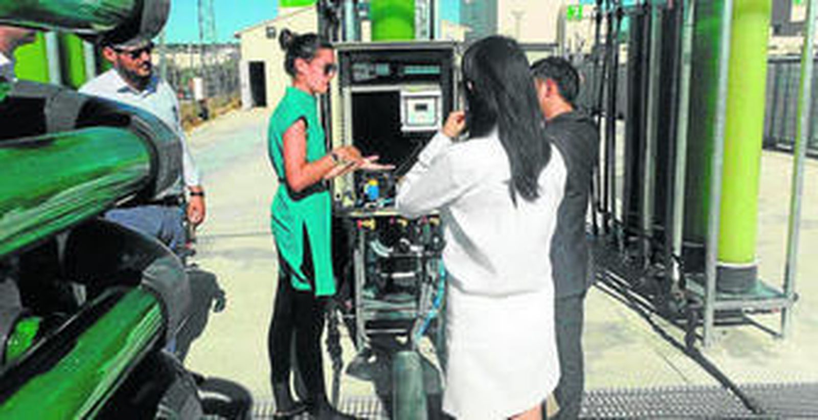 Un momento de la visita, donde se da cuenta del proceso de transformación en la planta arcense.
