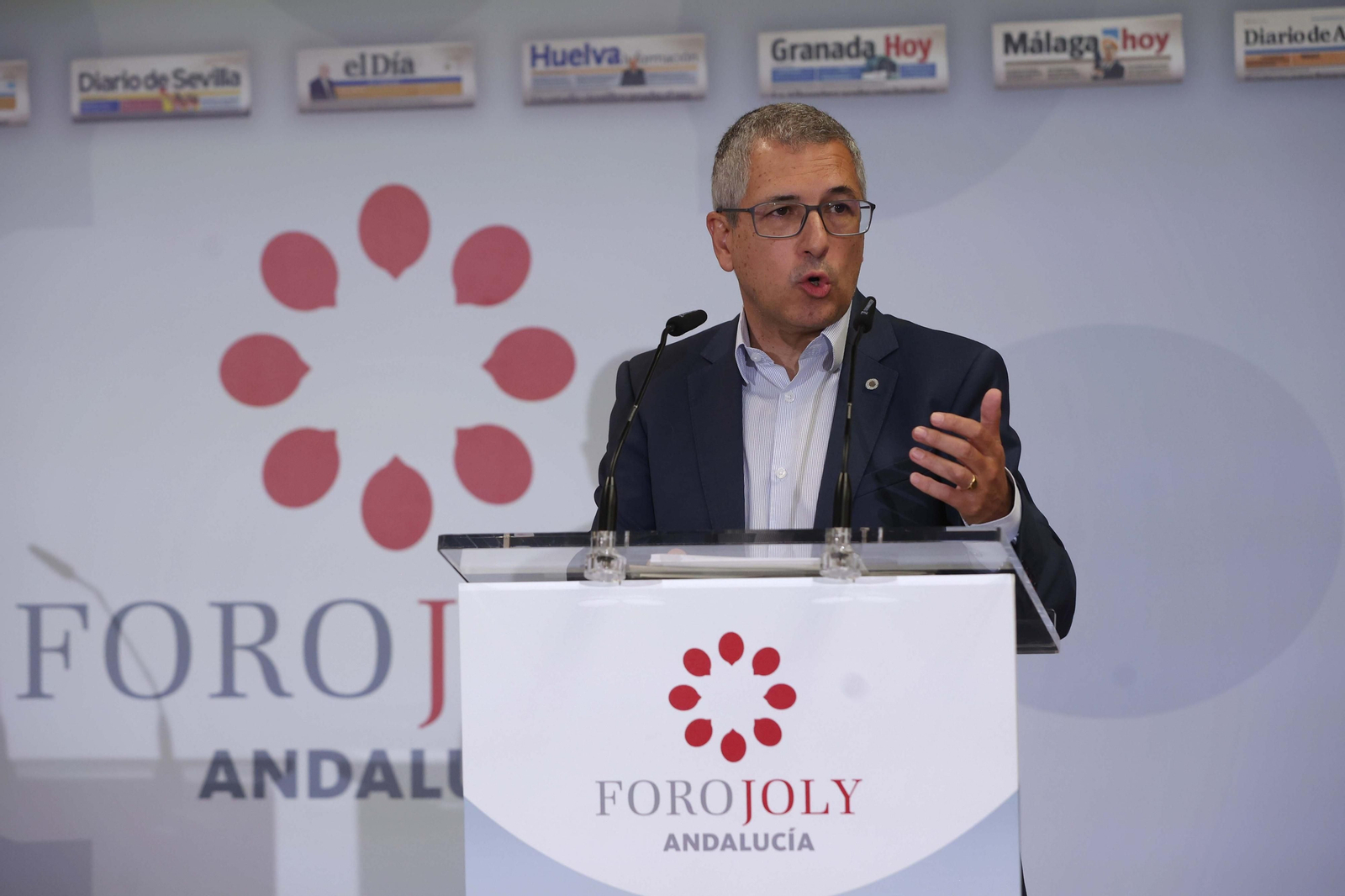 Imágenes de los asistentes al Foro Joly con Hugo Morán