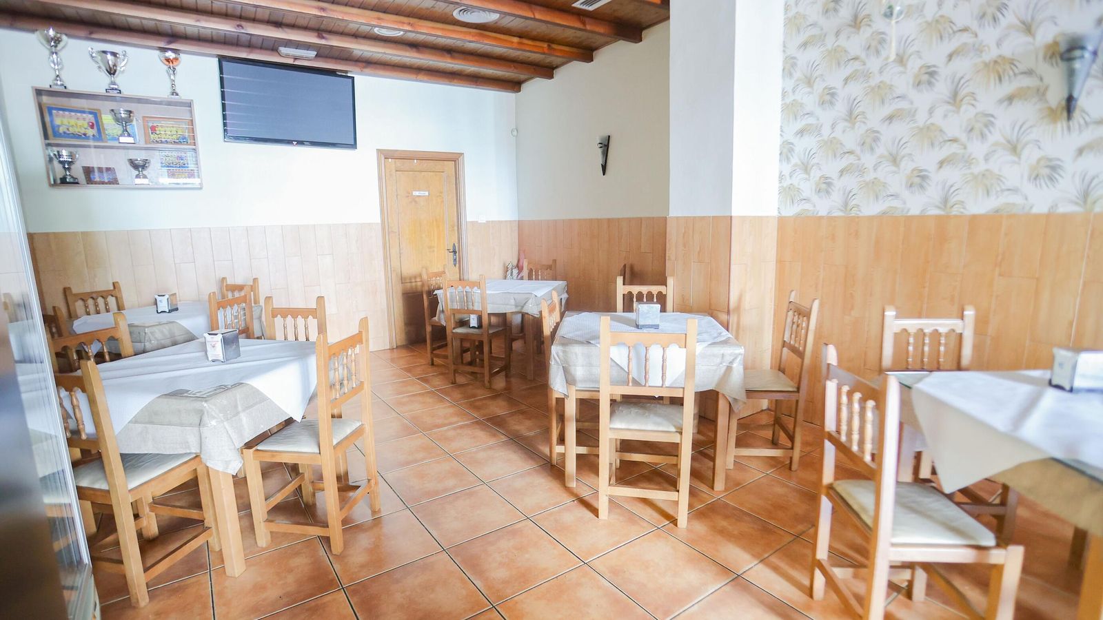 El restaurante se caracteriza por sus impecables instalaciones y su servicio al cliente.