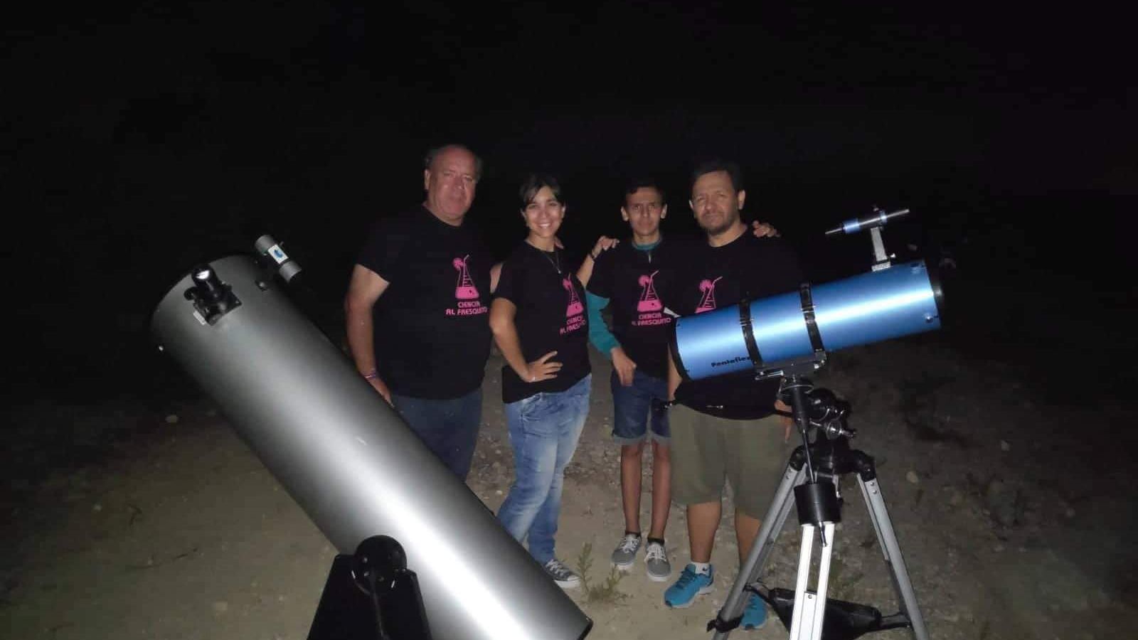 Los telescopios ayudan en la labor de buscar las estrellas fugaces.