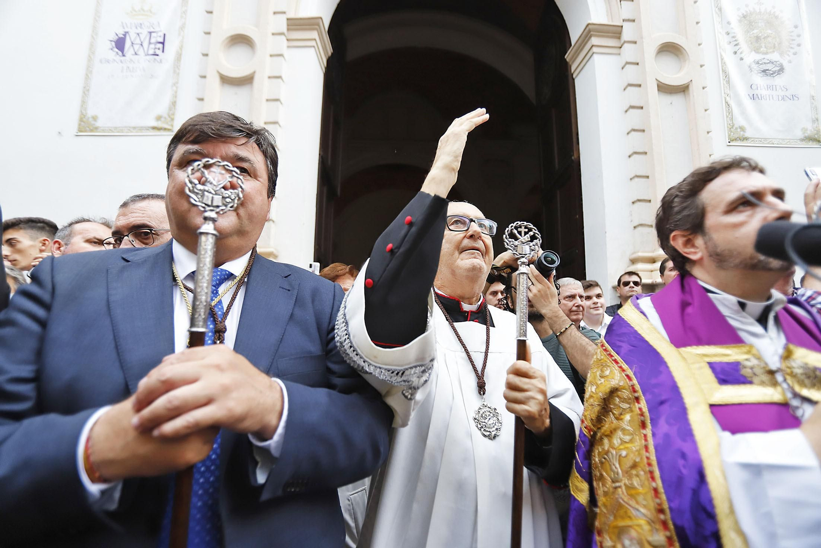 Imágenes de la salida extraordinaria de la Virgen del Rocío y Esperanza
