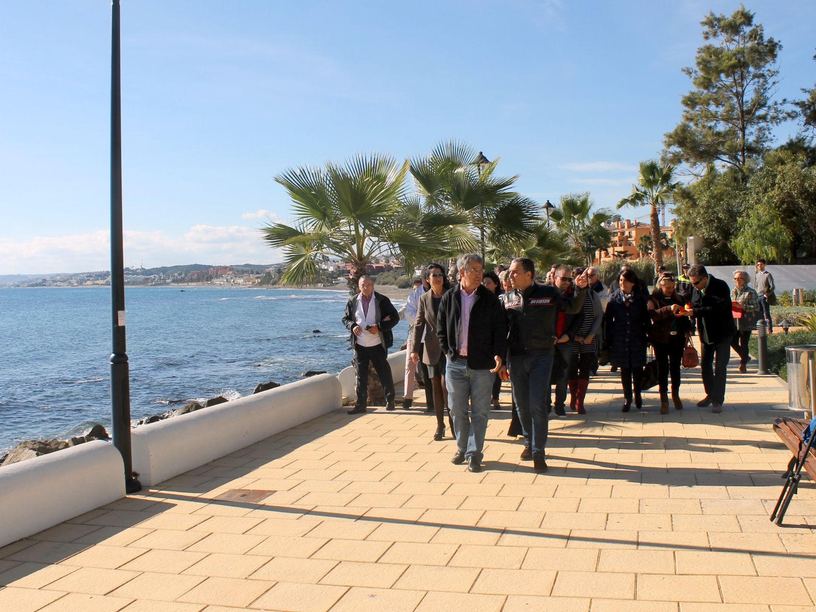 Bendodo y Urbano, ayer, durante la visita a la zona.