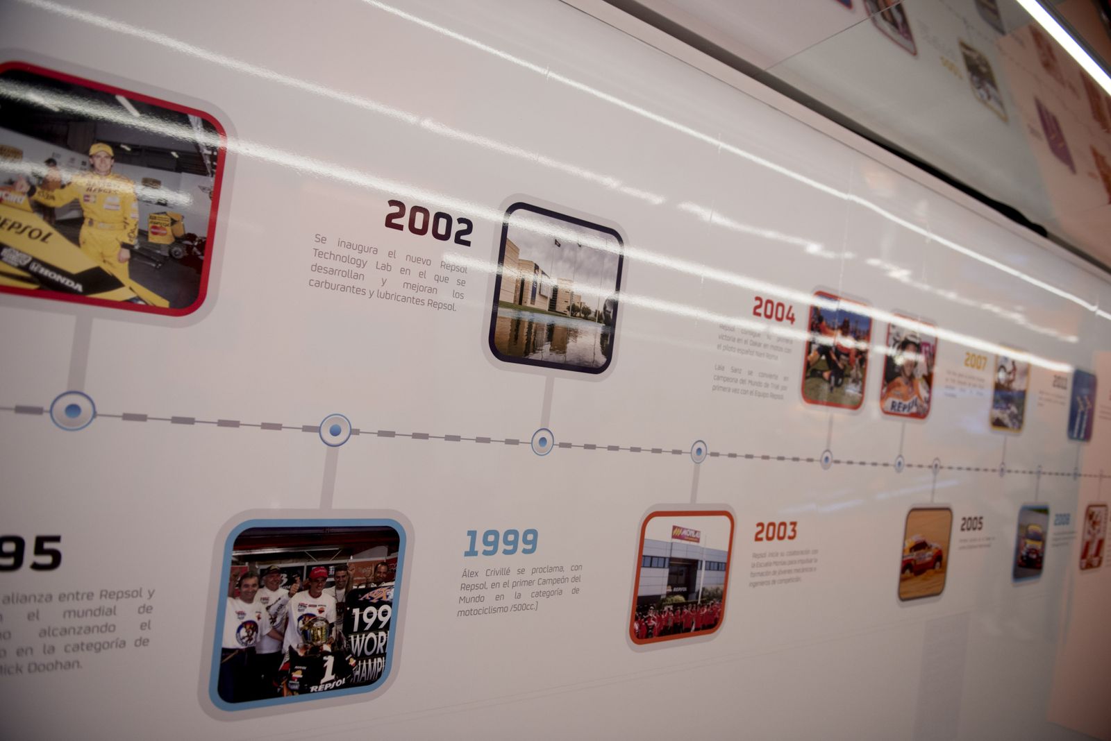 Imágenes de la foto de Marc Márquez que se exhibe en Granada