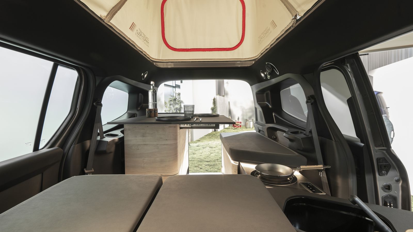 En el Concept EQT Marco Polo su interior tiene prácticamente lo que se puede encontrar en cualquier camper de mayor tamaño.