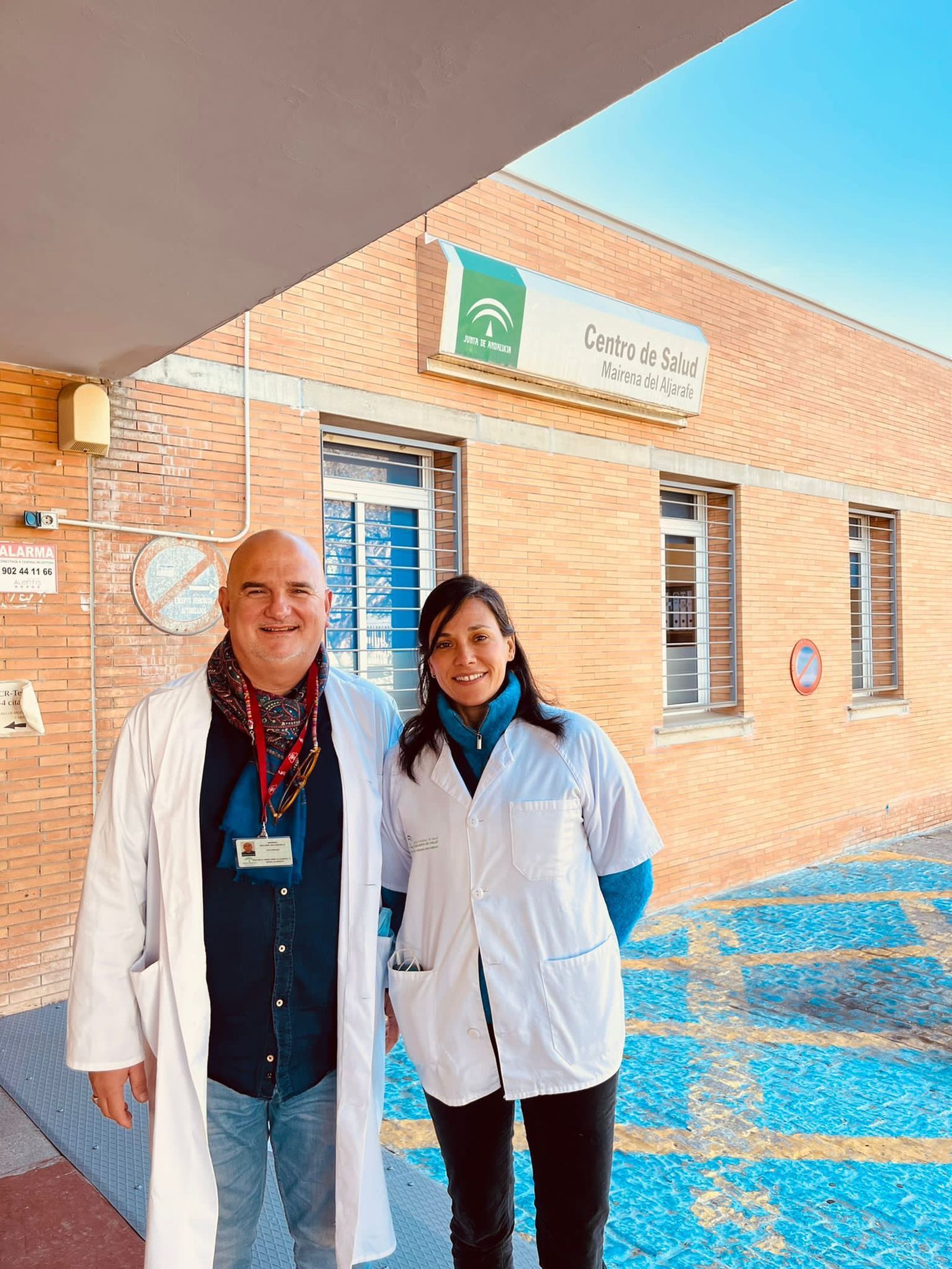 Los enfermeros de prácticas avanzadas en heridas complejas del Distrito Aljarafe-Sevilla Norte, Andrés Roldán y Verónica Galindo.