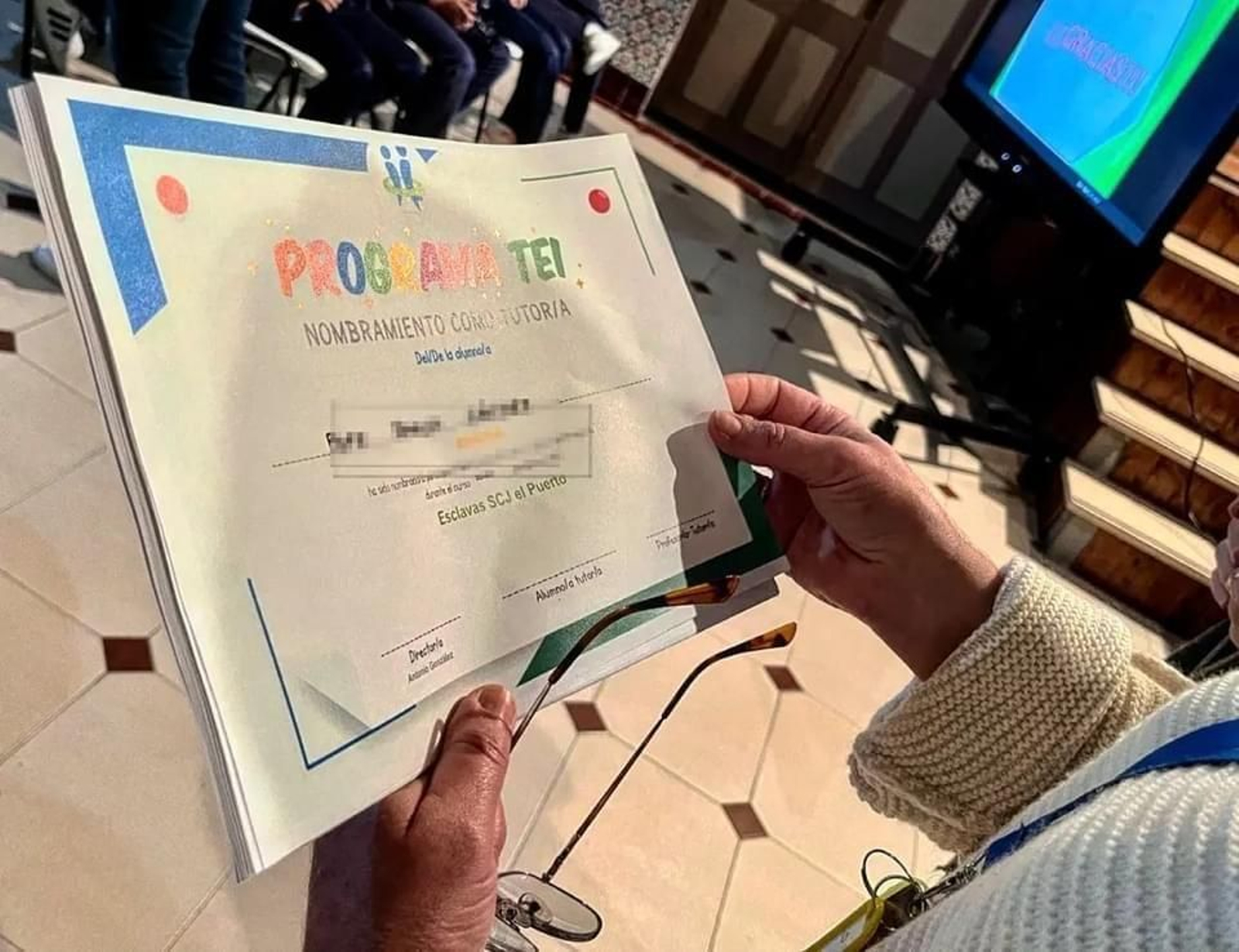 Uno de los diplomas del programa TEI entregados en Las Esclavas.