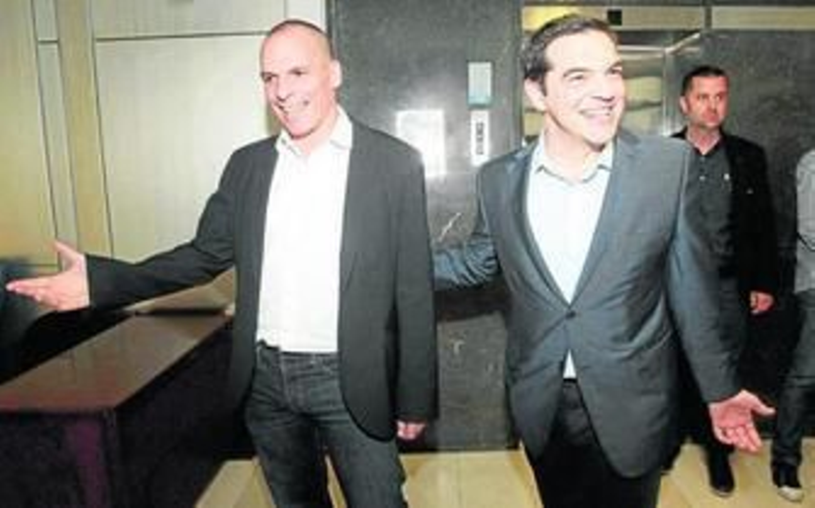El ministro griego de Finanzas, Yanis Varufakis, y el primer ministro griego, Alexis Tsipras, antes de reunirse el pasado 27 de mayo en Atenas.
