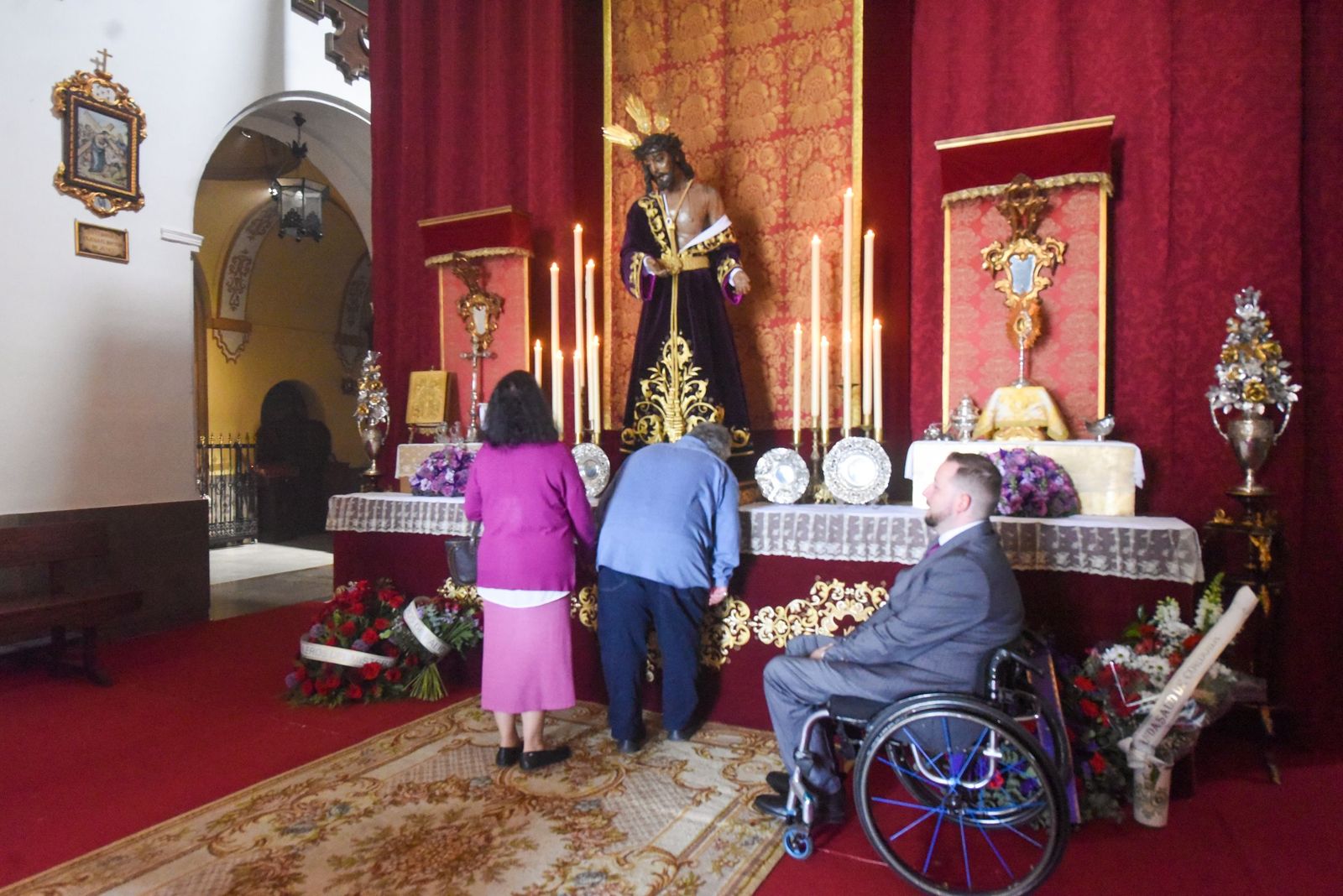 Las fotos del solemne besapiés del Señor de la Humildad y Paciencia de Córdoba