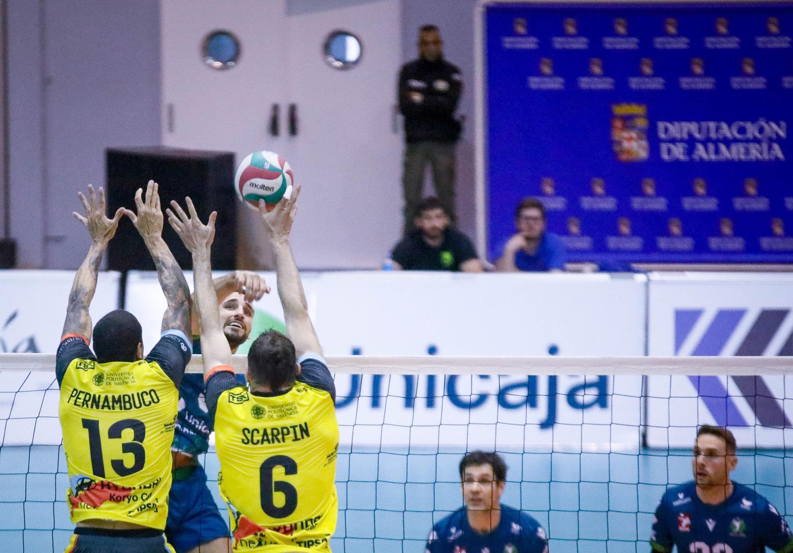 Las imágenes del Unicaja Costa de Almería-Leleman Conqueridor, primer partido del play off por el título de Superliga en Almería